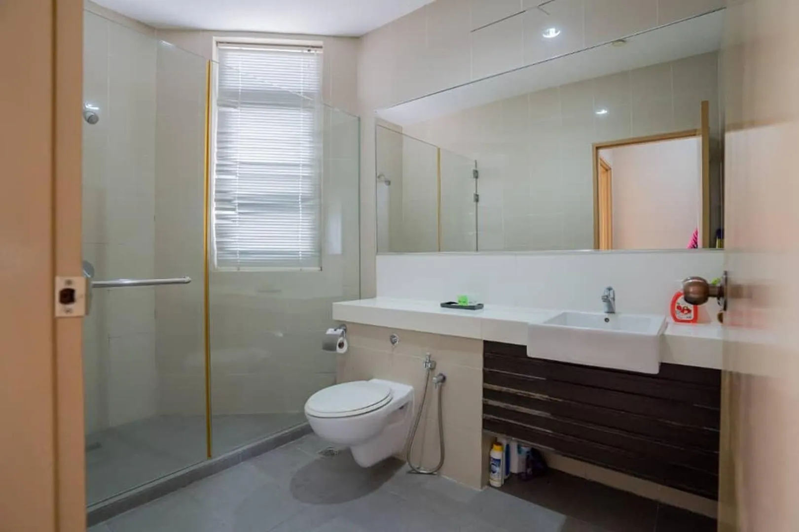 Bathroom in 118 Robbin's Nest