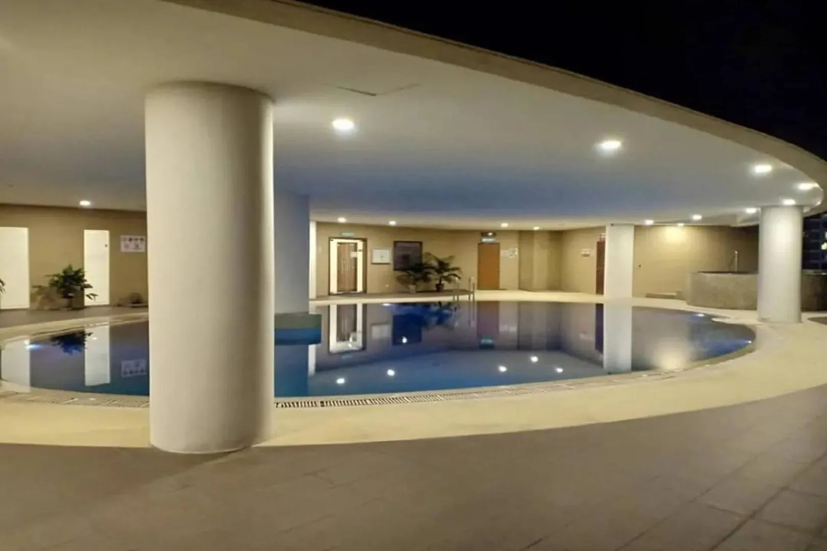 Swimming pool in 118 Robbin's Nest