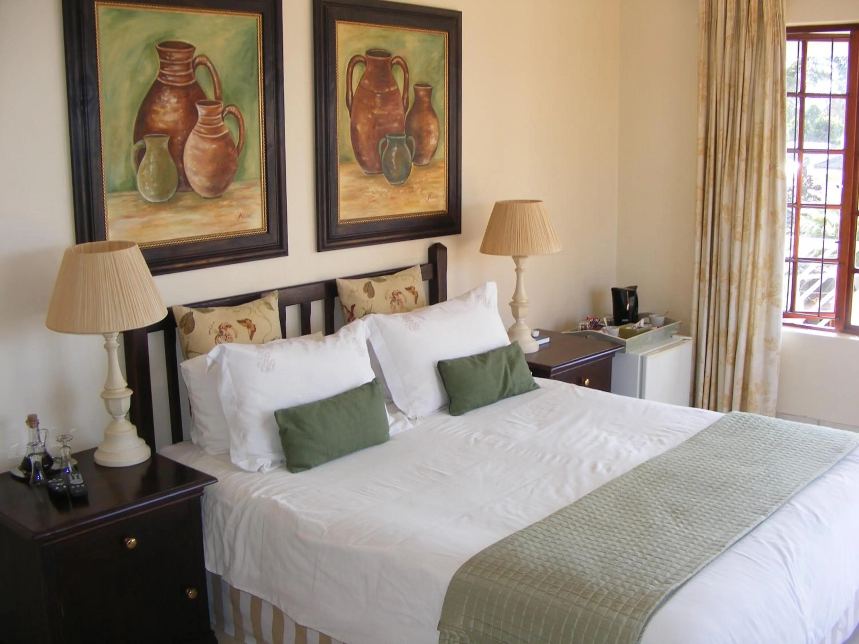 Bathroom, Bed in Joan's Bed and Breakfast