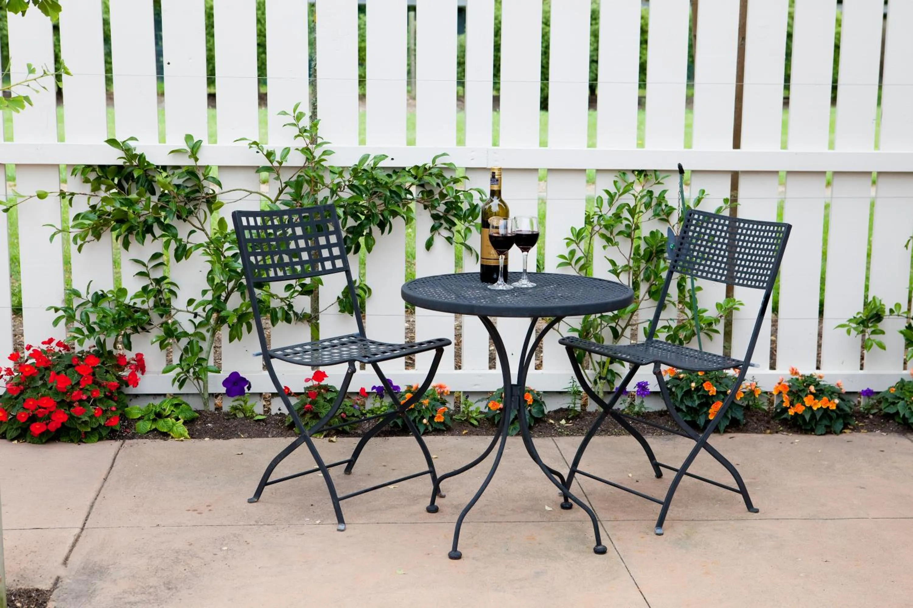 Patio in Kings Of Riccarton Motel- Close to Railway Station and Airport with Shuttle service