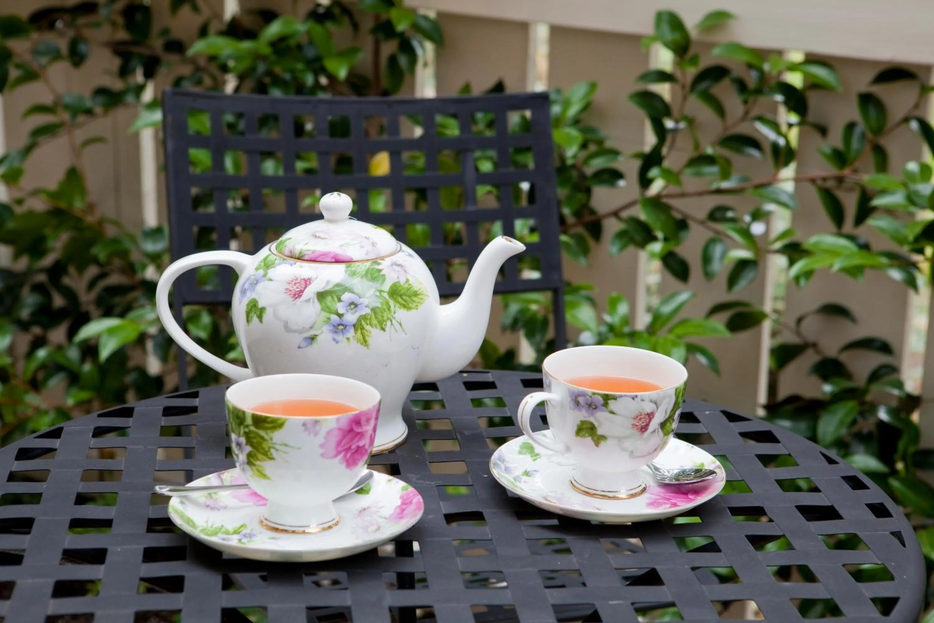 Drinks in Kings Of Riccarton Motel- Close to Railway Station and Airport with Shuttle service