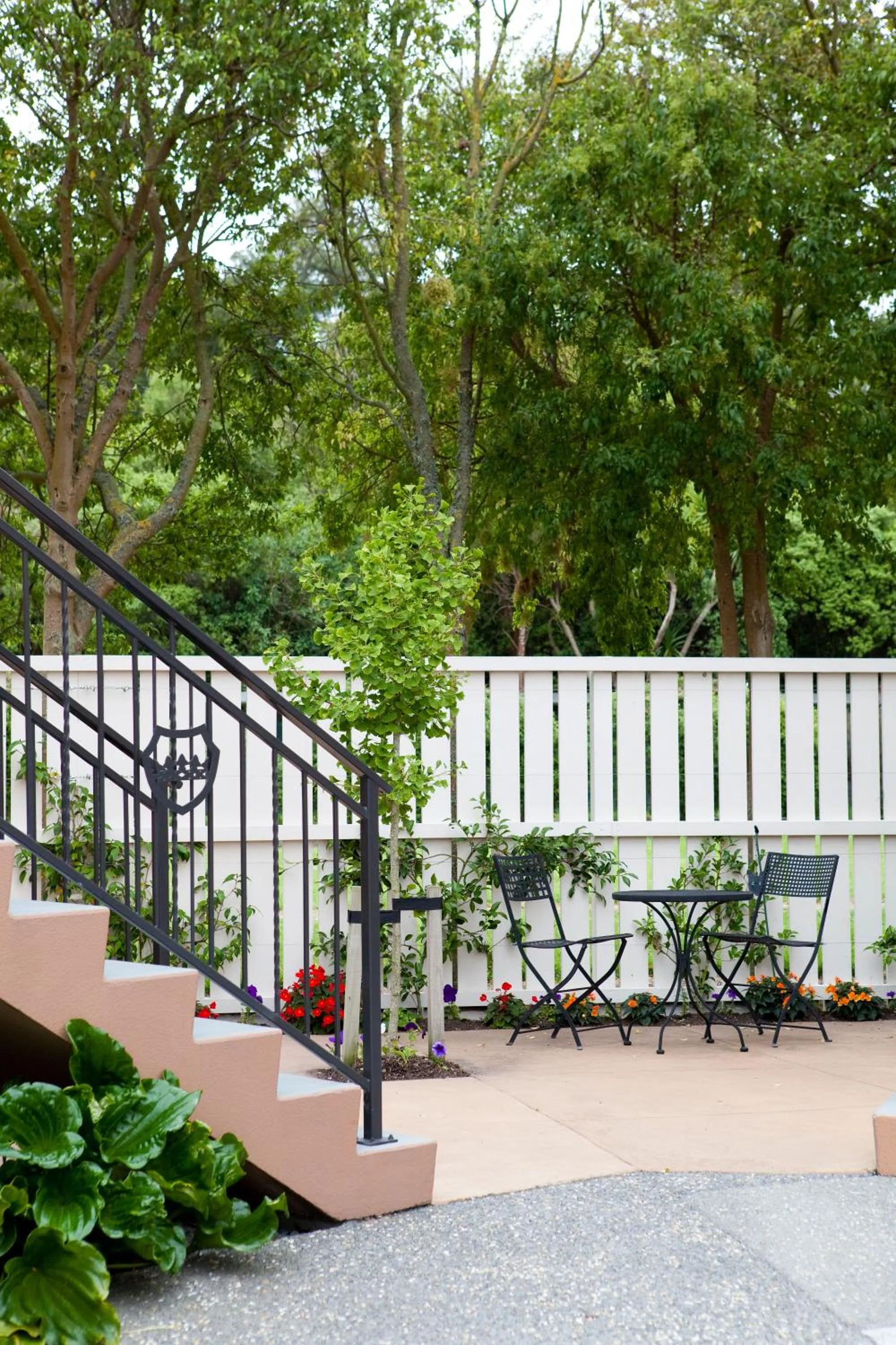 Patio in Kings Of Riccarton Motel- Close to Railway Station and Airport with Shuttle service