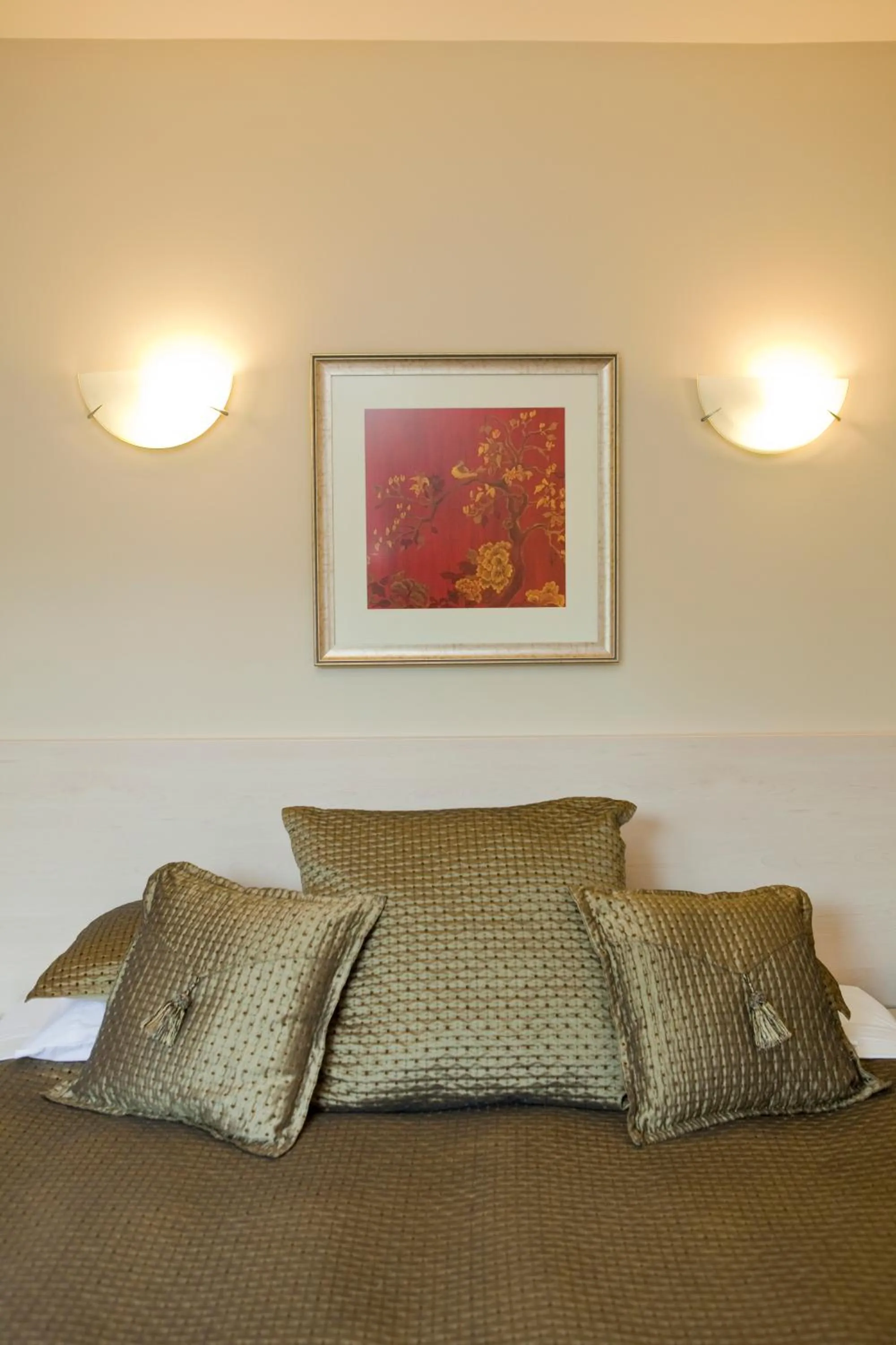 Bed in Kings Of Riccarton Motel- Close to Railway Station and Airport with Shuttle service