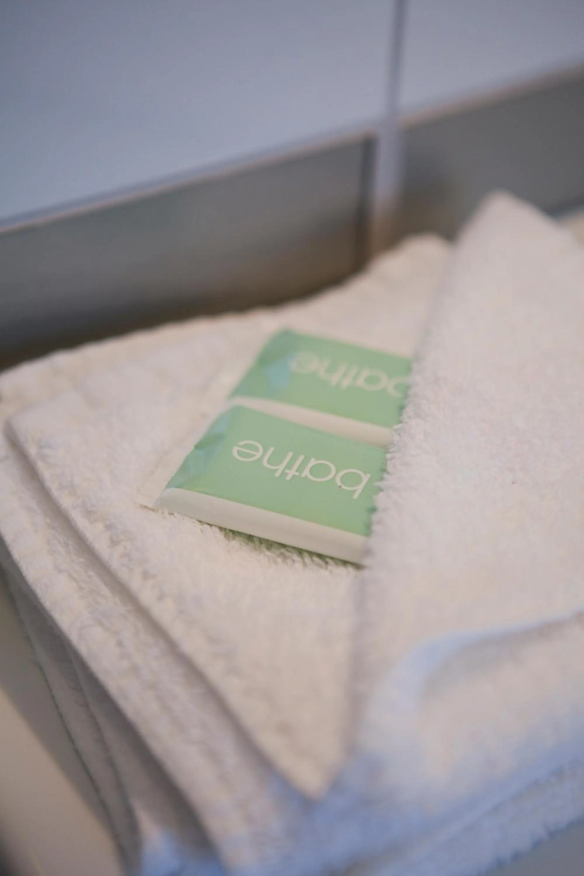 Bathroom, Bed in Kings Of Riccarton Motel- Close to Railway Station and Airport with Shuttle service