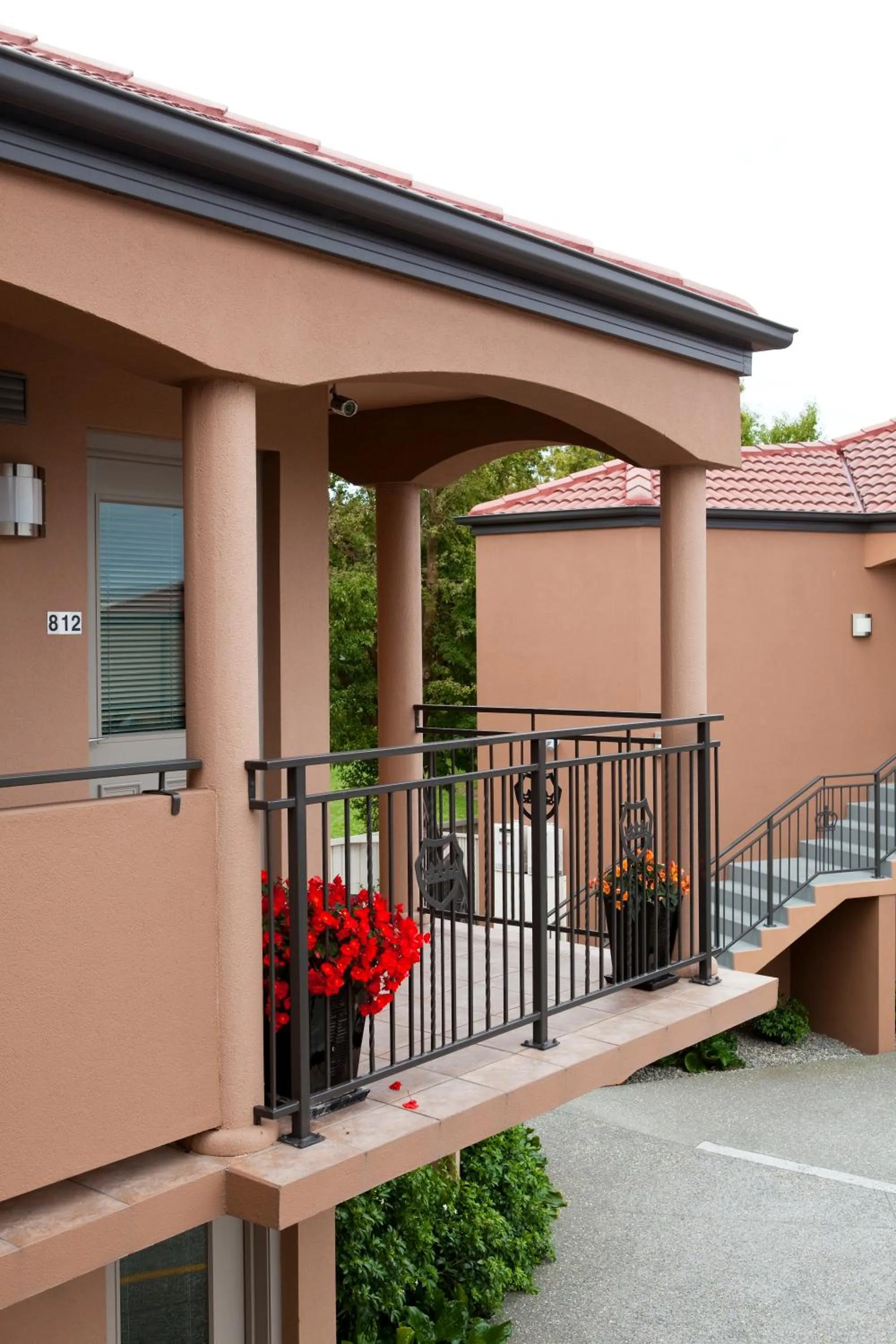 Balcony/Terrace in Kings Of Riccarton Motel- Close to Railway Station and Airport with Shuttle service