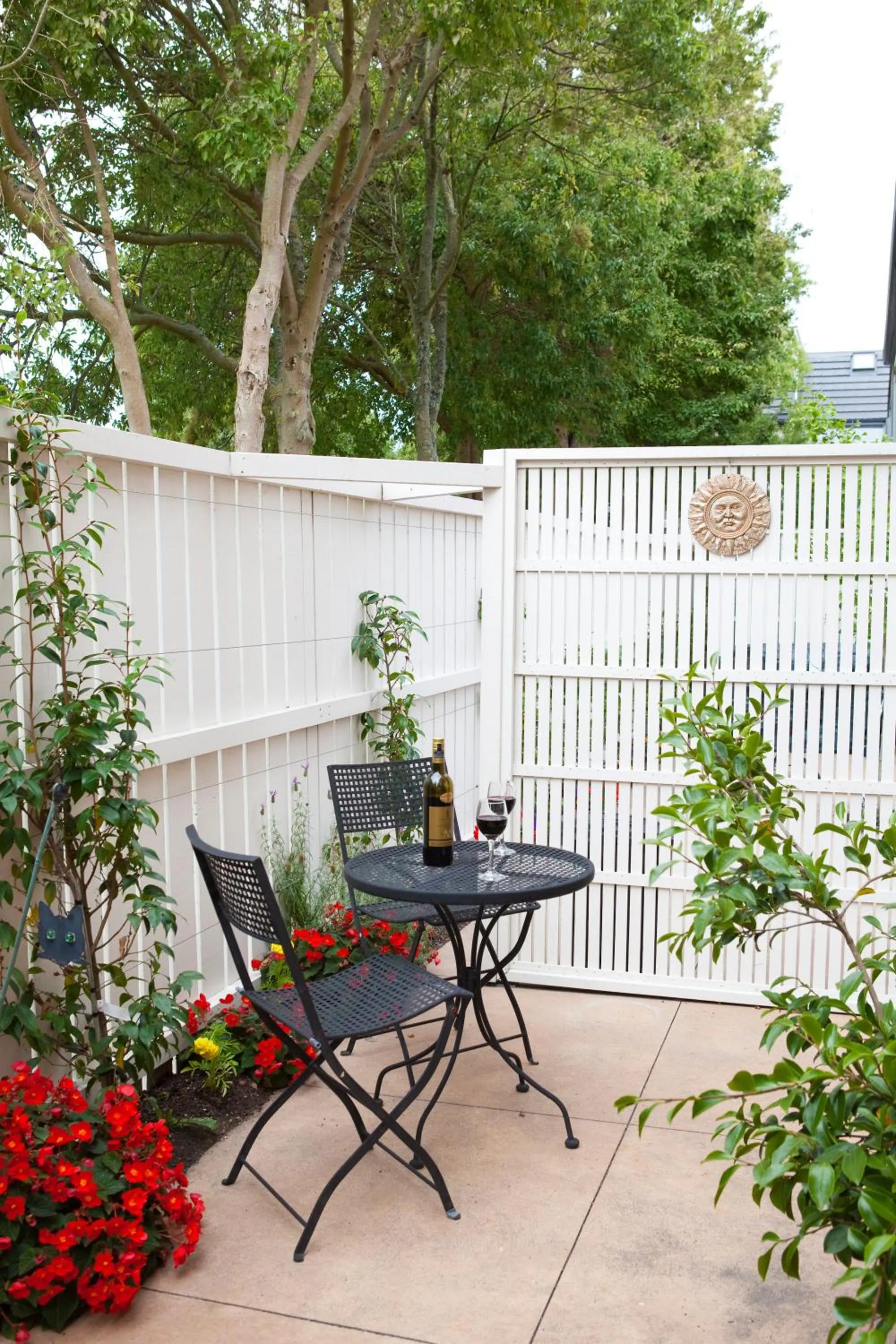 Patio in Kings Of Riccarton Motel- Close to Railway Station and Airport with Shuttle service