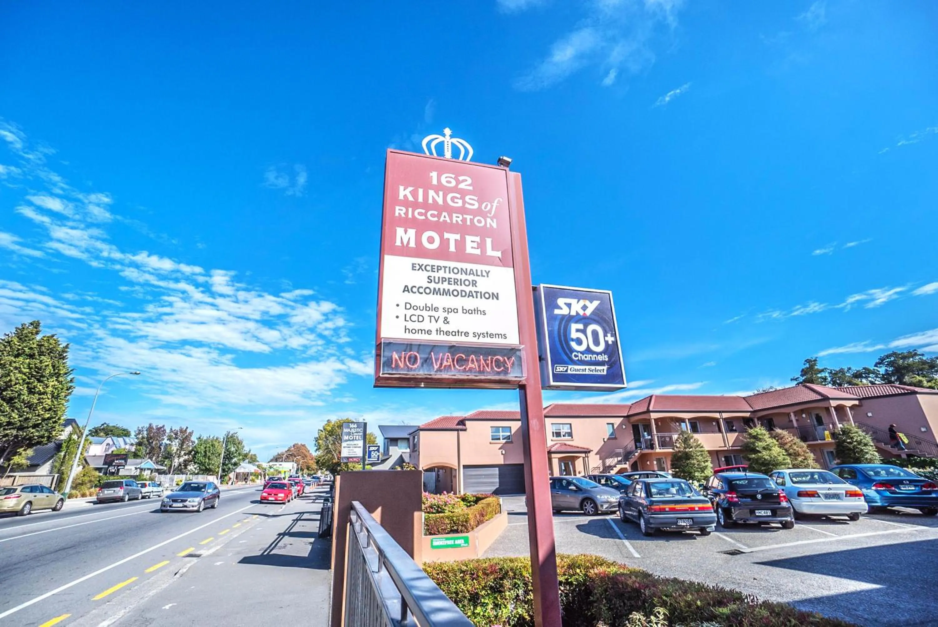 Logo/Certificate/Sign in Kings Of Riccarton Motel- Close to Railway Station and Airport with Shuttle service