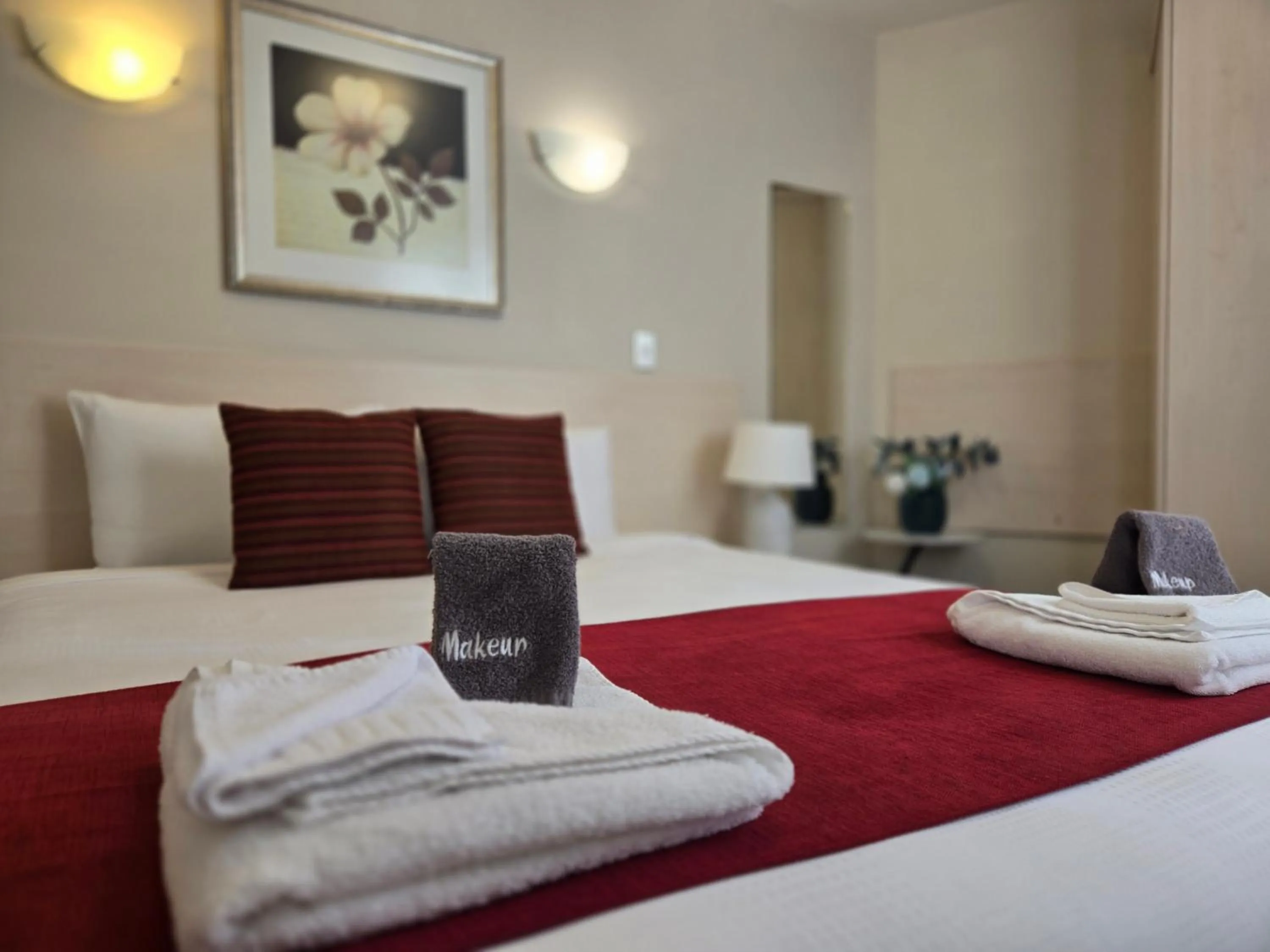 Bed in Kings Of Riccarton Motel- Close to Railway Station and Airport with Shuttle service