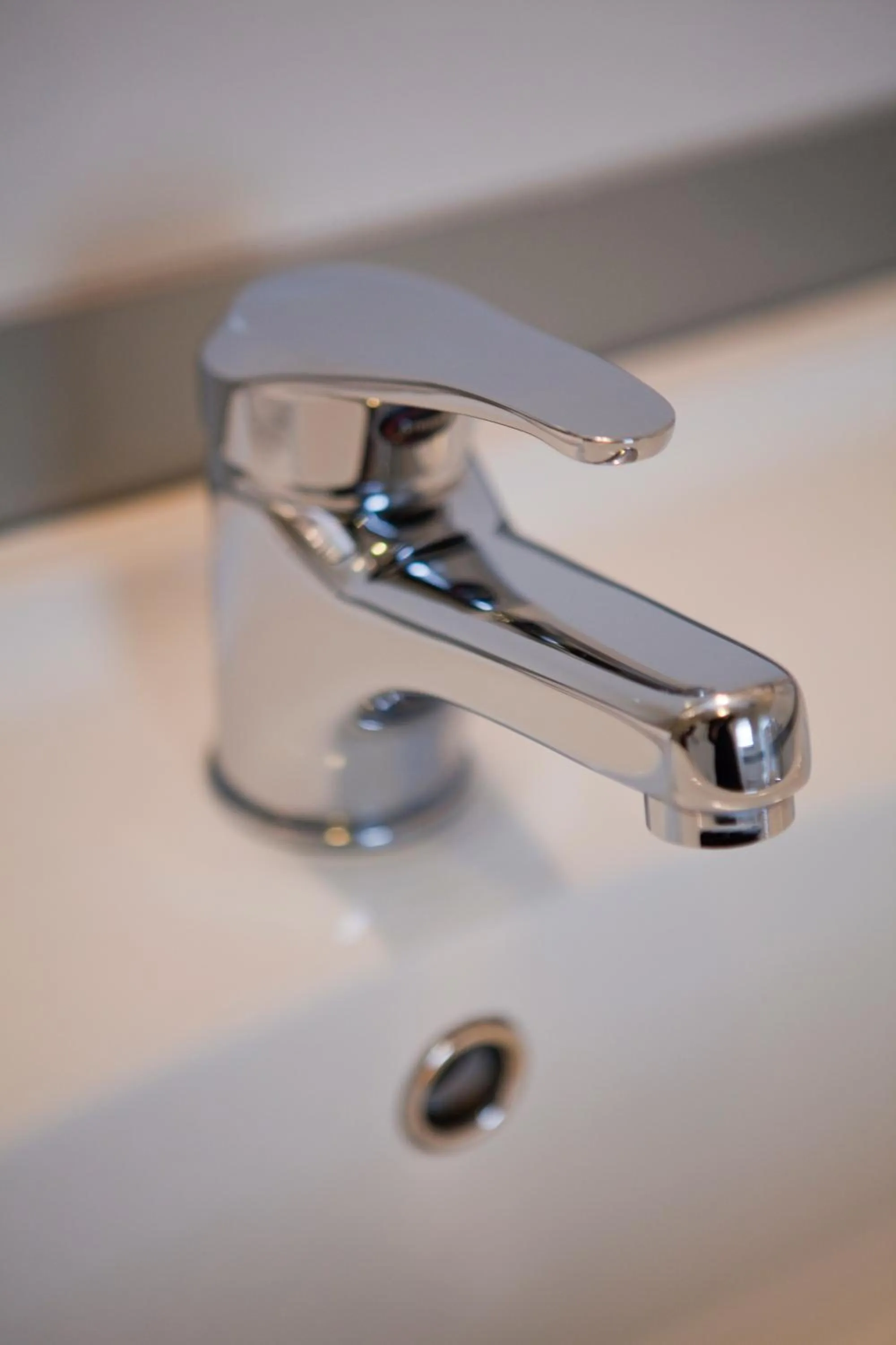 Bathroom in Kings Of Riccarton Motel- Close to Railway Station and Airport with Shuttle service