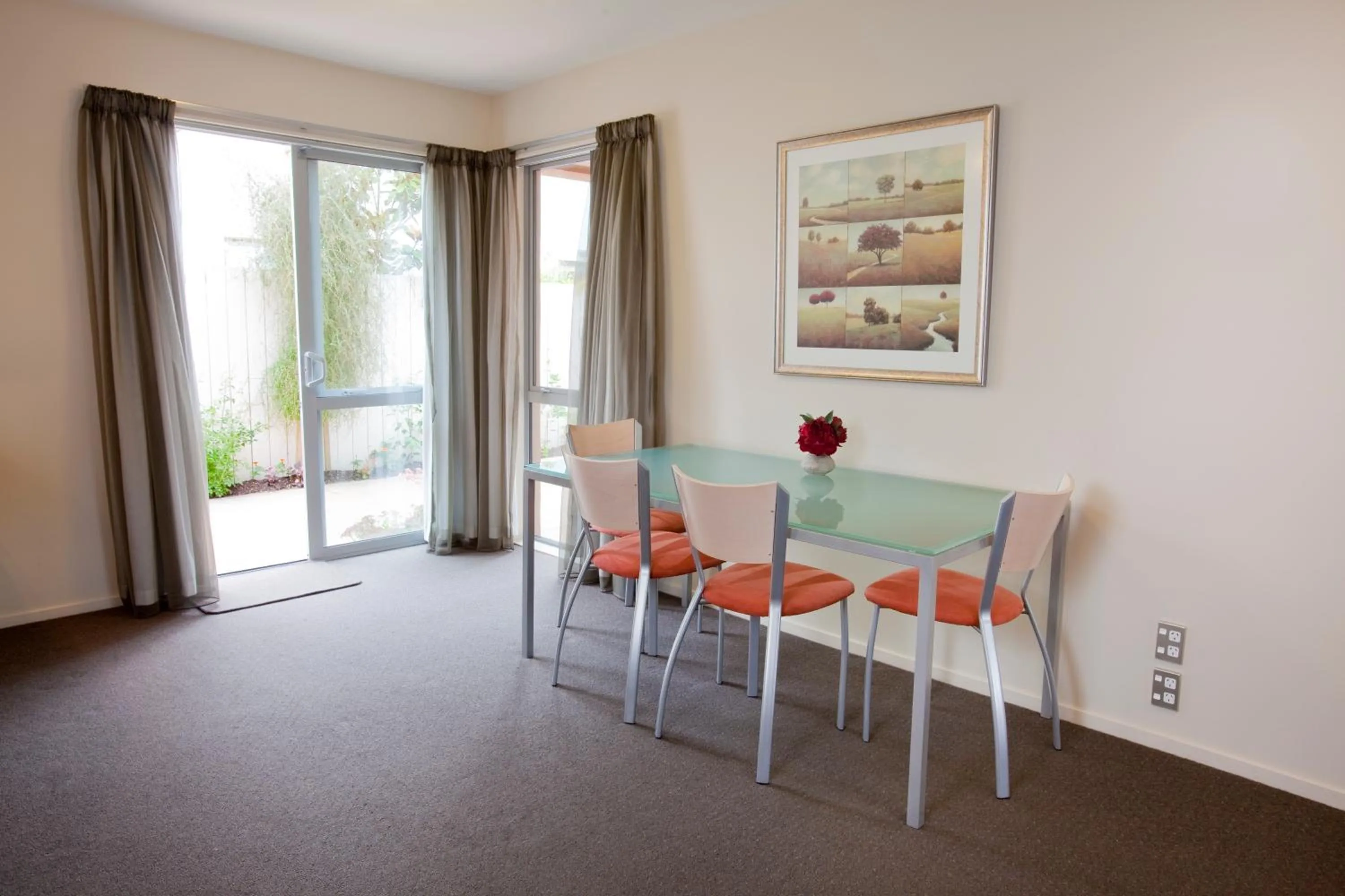 Living room in Kings Of Riccarton Motel- Close to Railway Station and Airport with Shuttle service