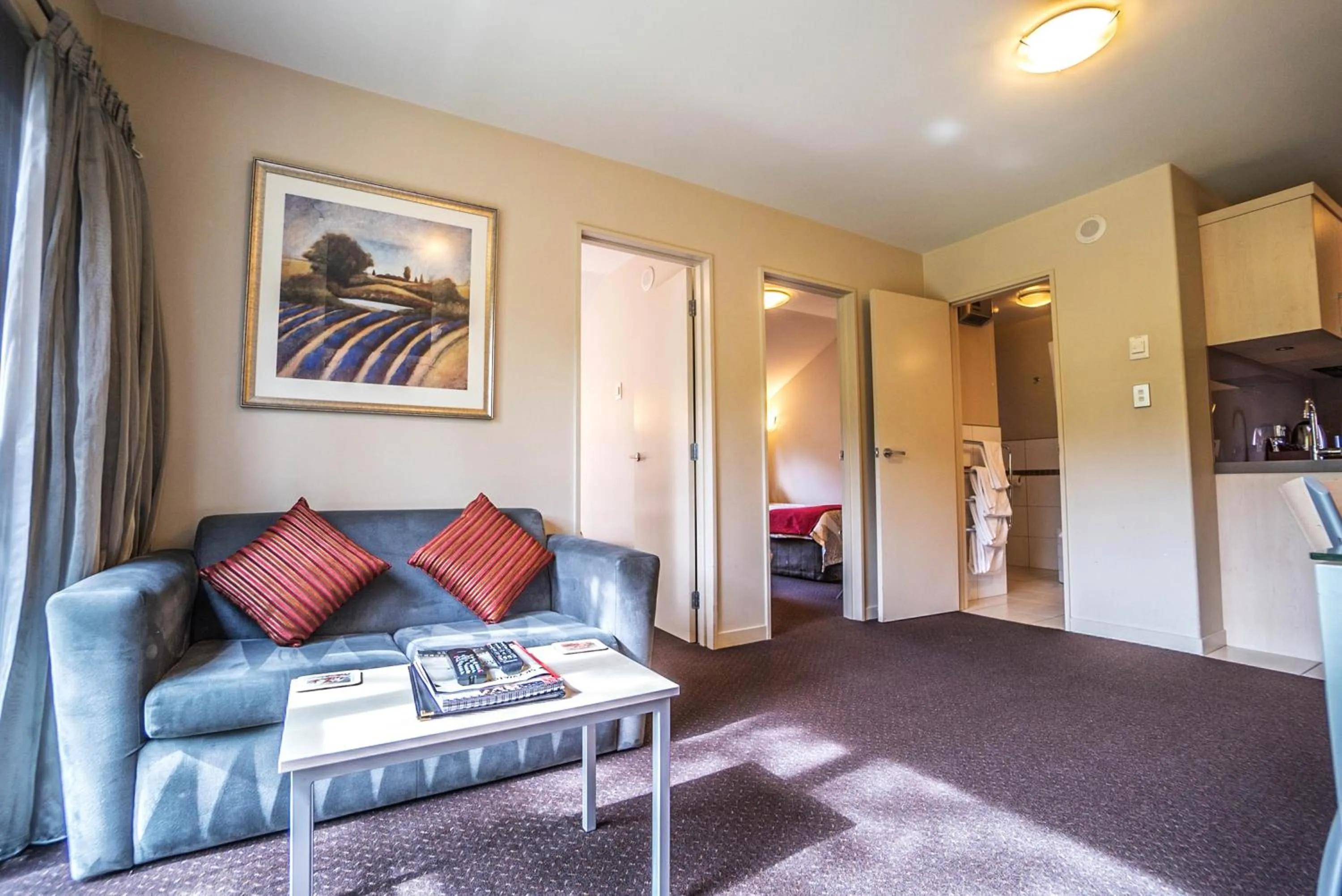 Seating area in Kings Of Riccarton Motel- Close to Railway Station and Airport with Shuttle service