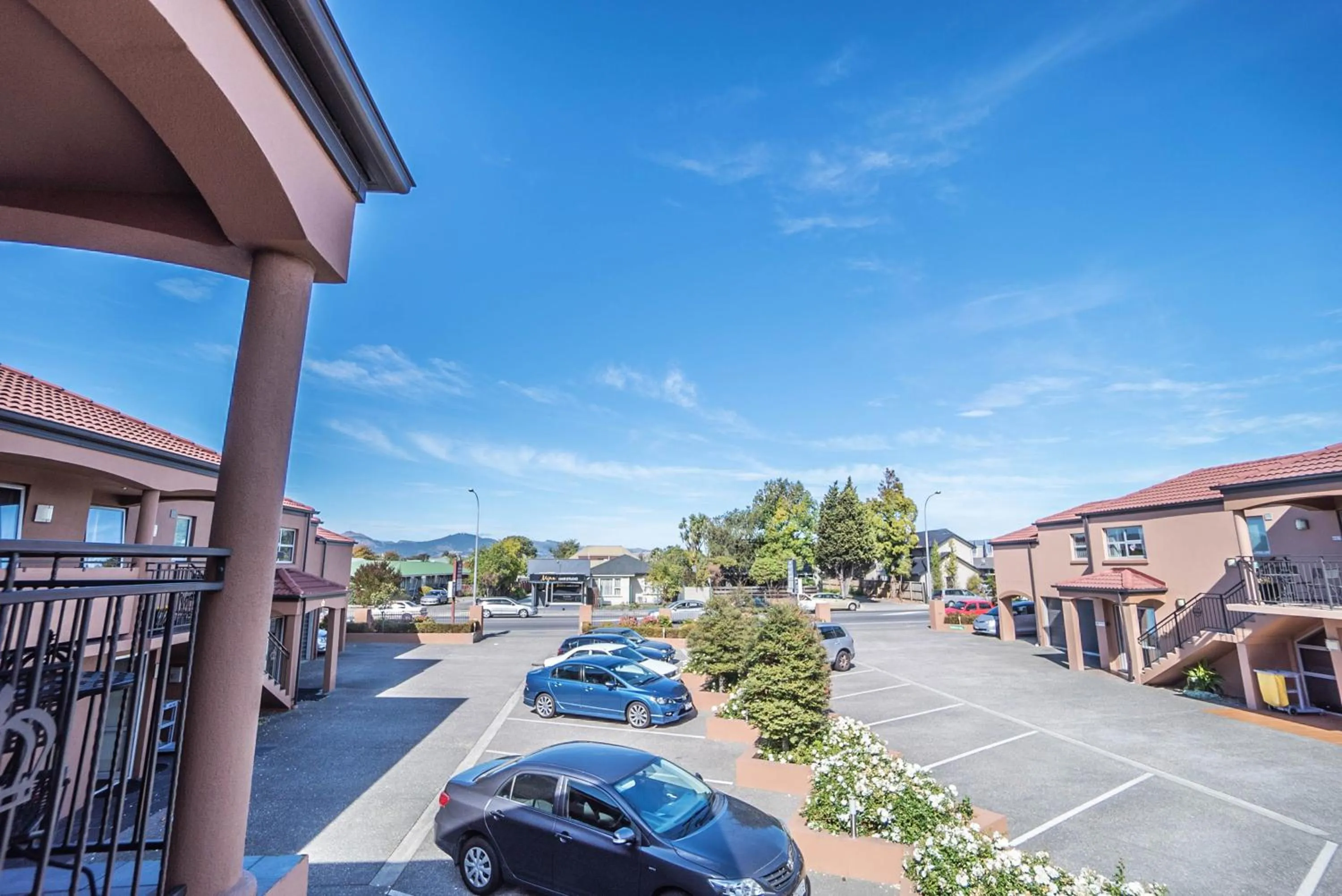 Balcony/Terrace in Kings Of Riccarton Motel- Close to Railway Station and Airport with Shuttle service