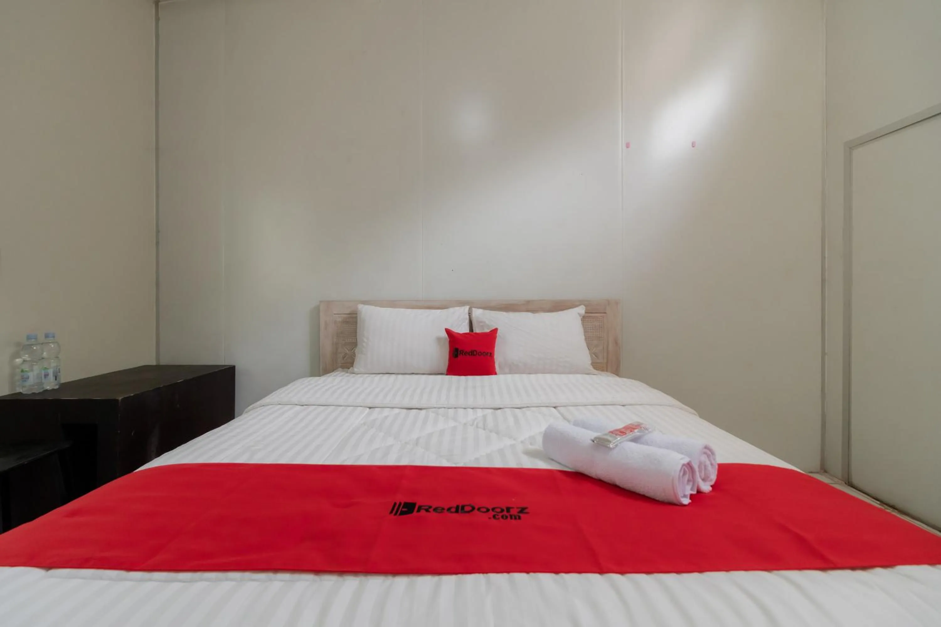 Bed in RedDoorz Syariah at Taman Green Legon