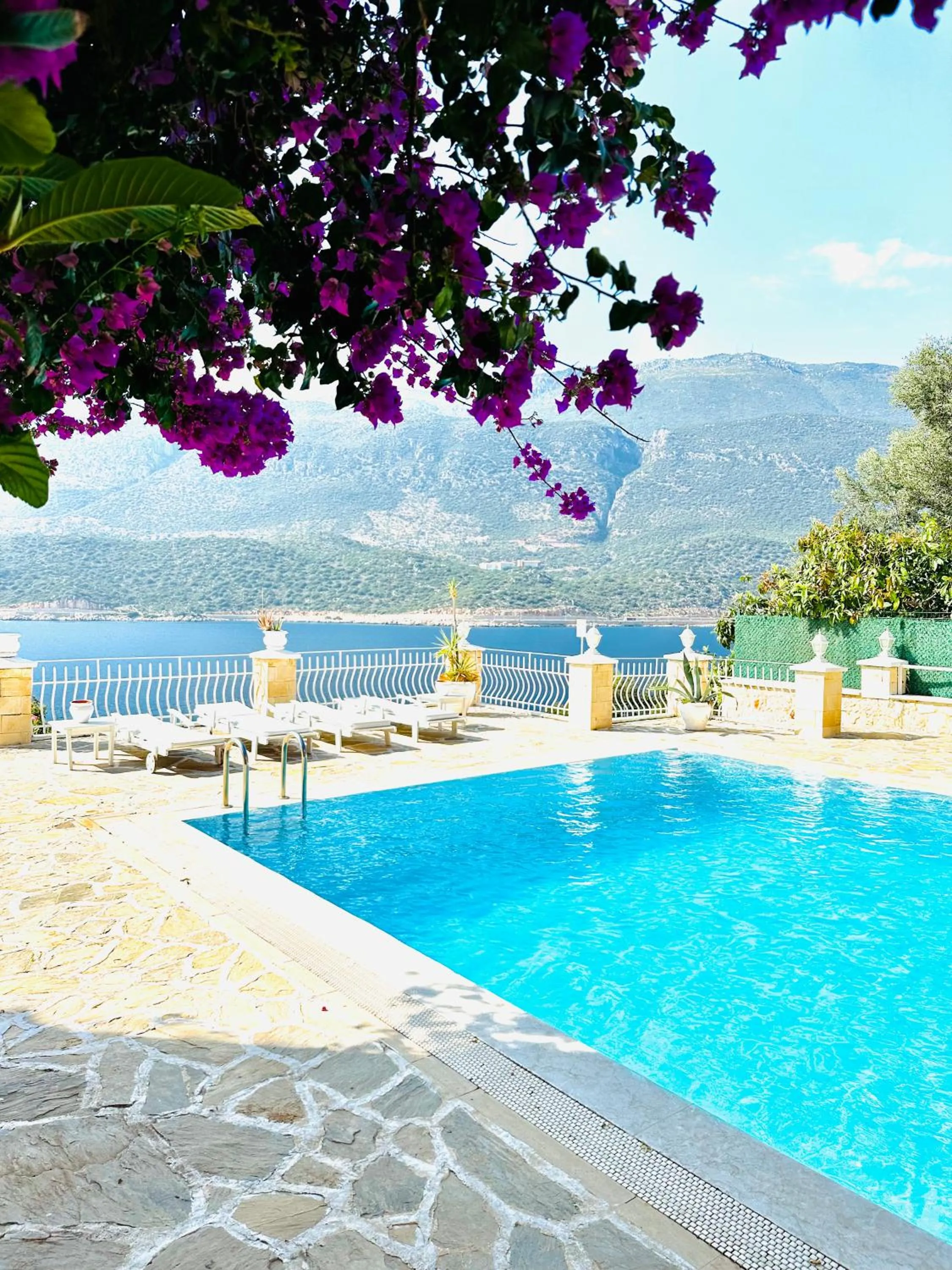 Swimming pool in Club Çapa Hotel