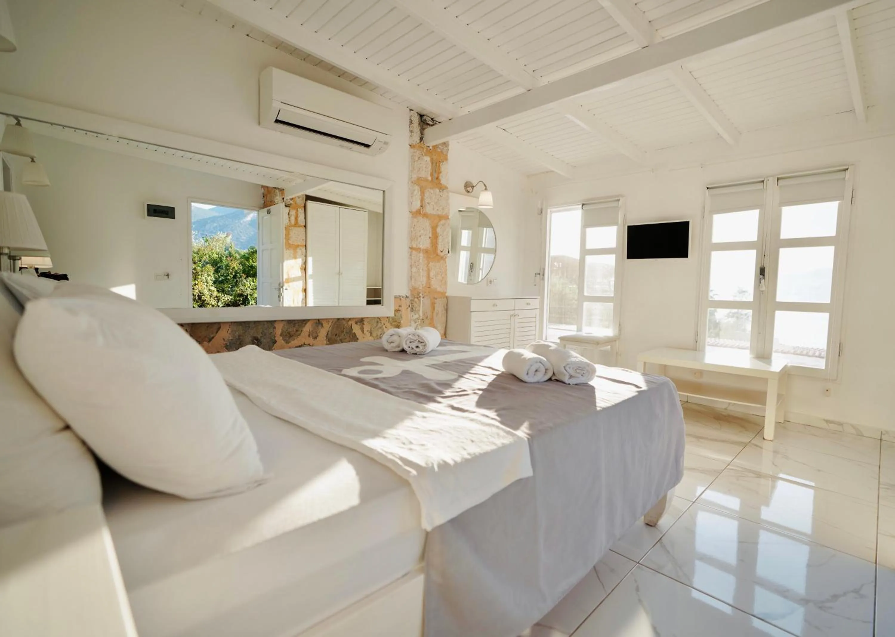 Bed in Club Çapa Hotel