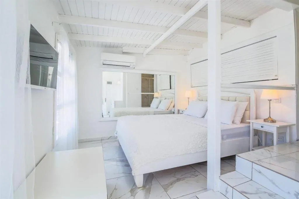 Bed in Club Çapa Hotel