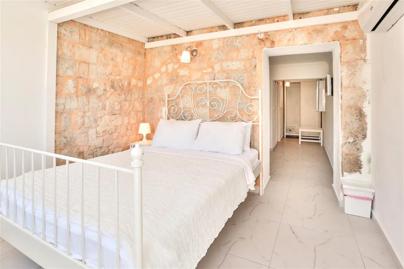 Bed in Club Çapa Hotel