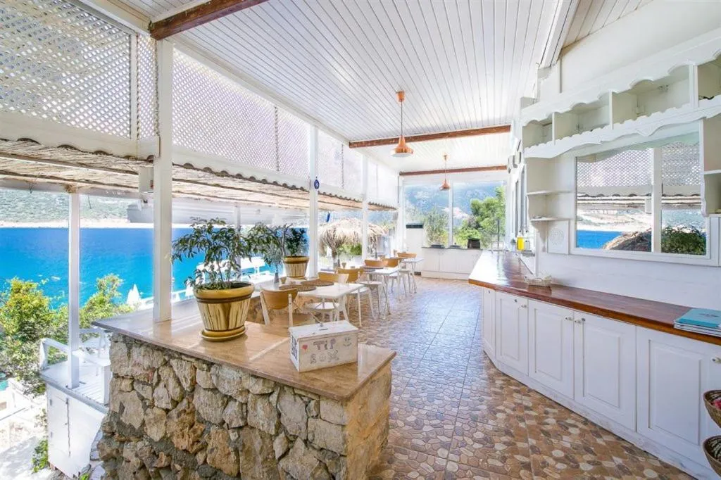 Restaurant/places to eat in Club Çapa Hotel