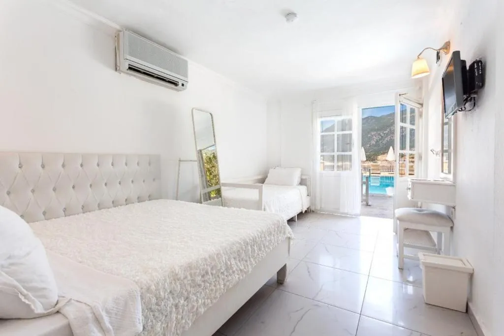 Bed in Club Çapa Hotel