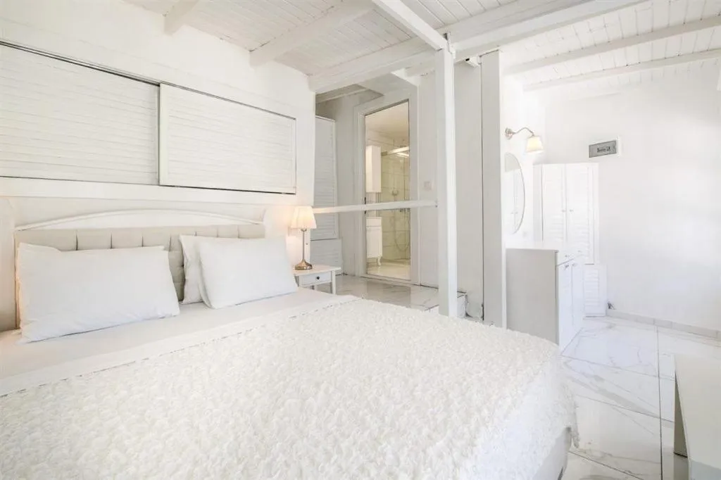 Bed in Club Çapa Hotel