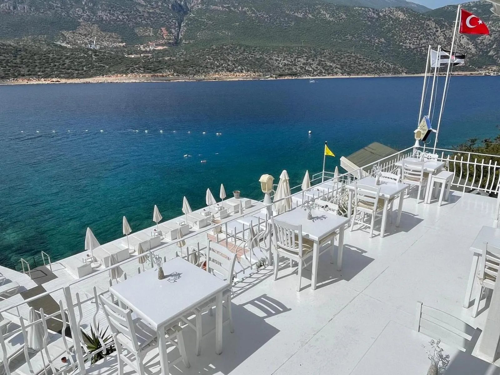 Restaurant/places to eat in Club Çapa Hotel