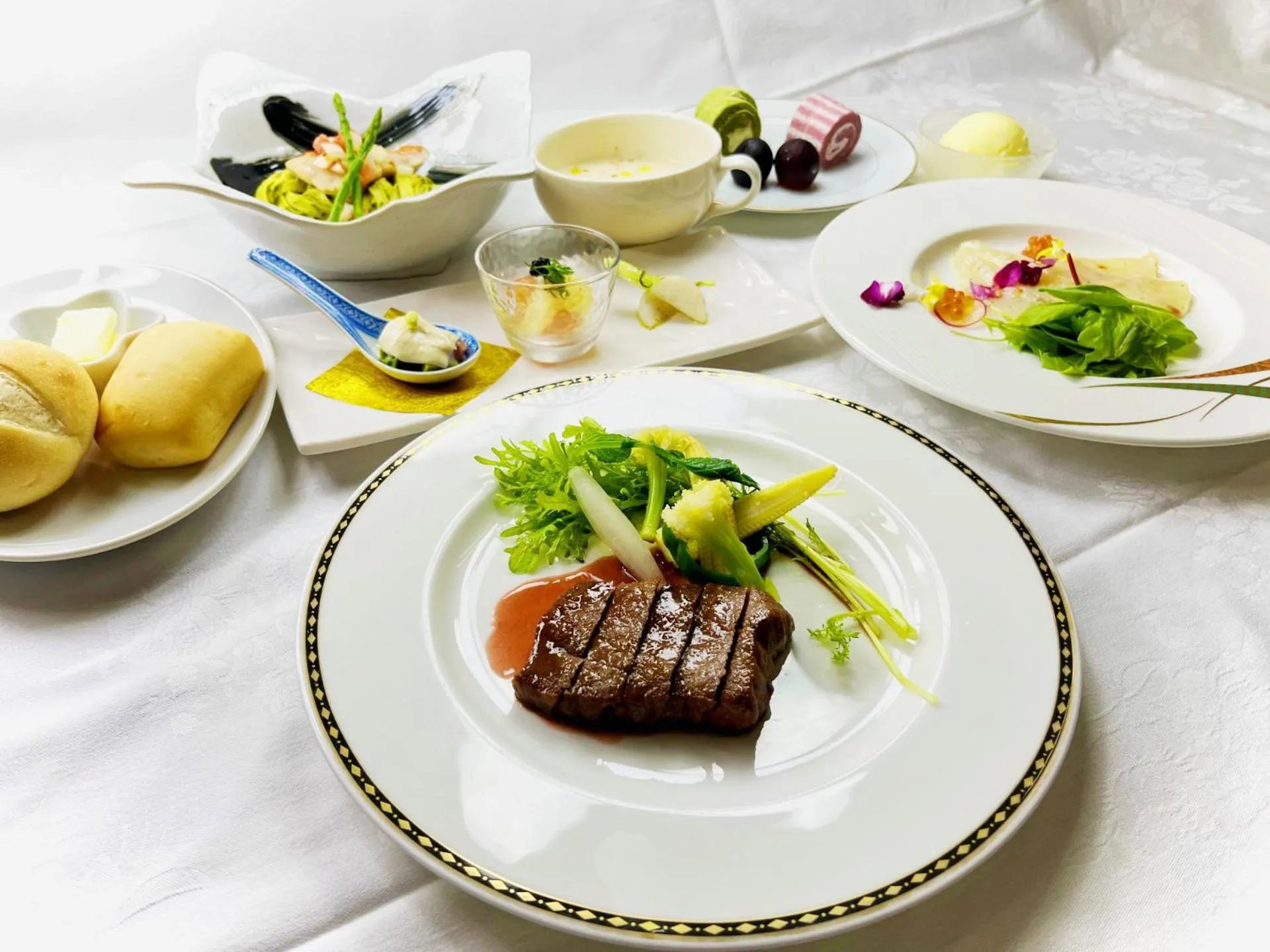 Food in ISOLA Izukogen