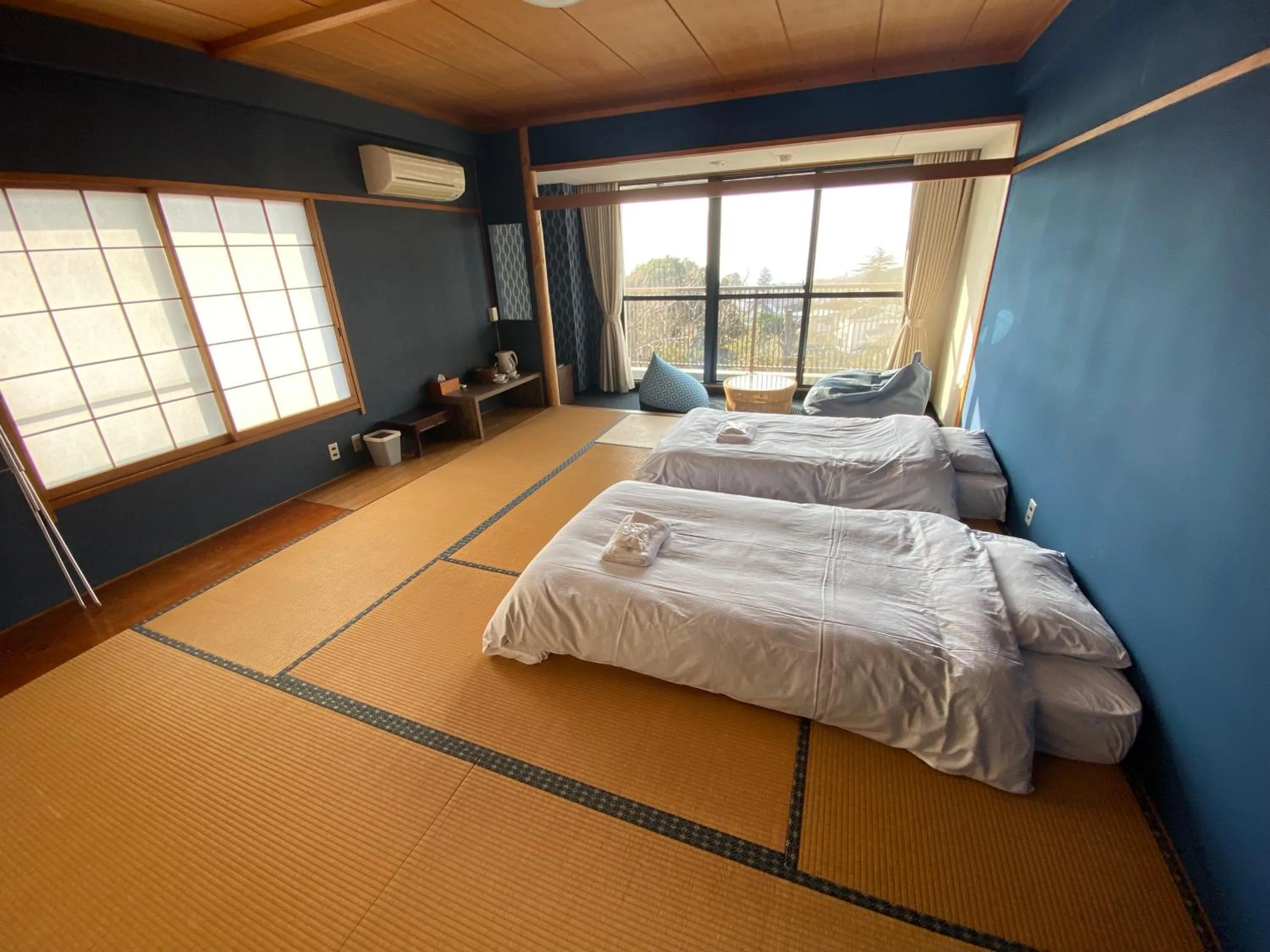 Photo of the whole room, Bed in ISOLA Izukogen