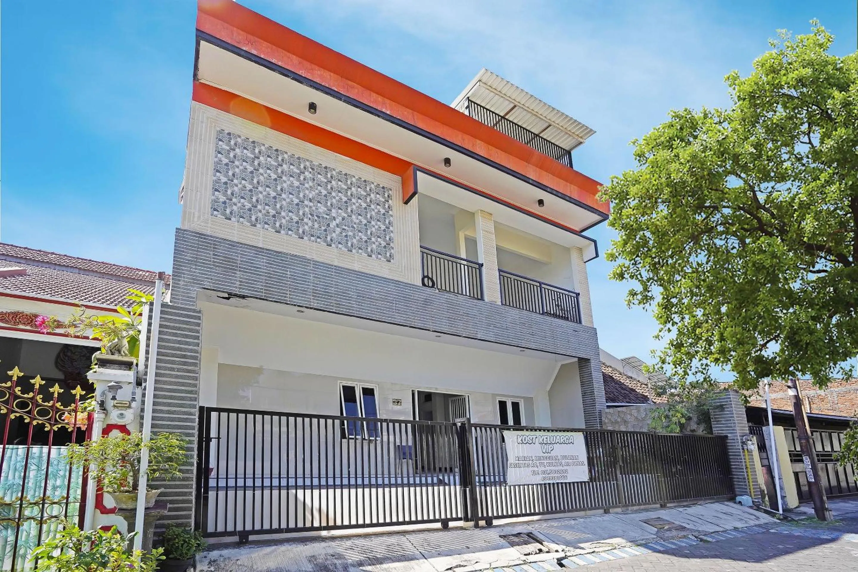 Facade/entrance in Hotel O Ruby Homestay Syariah