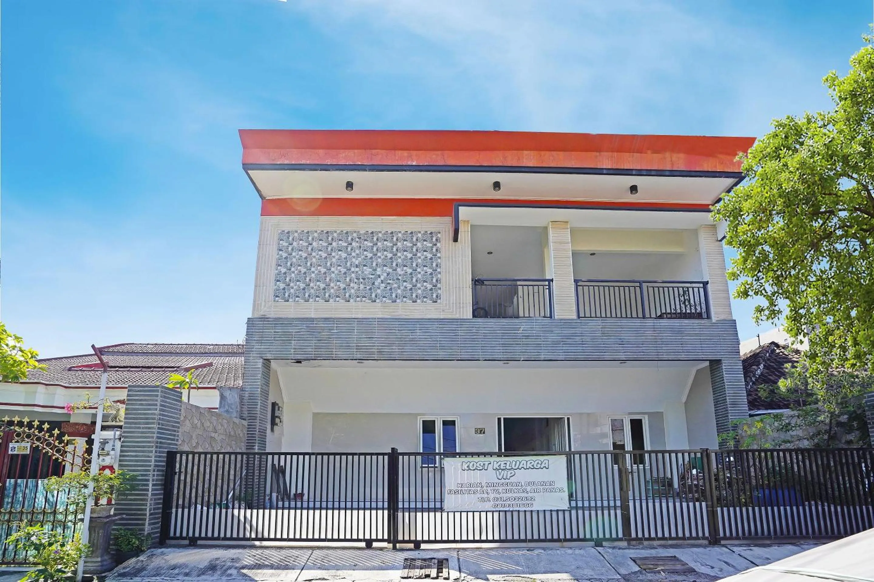 Facade/entrance in Hotel O Ruby Homestay Syariah