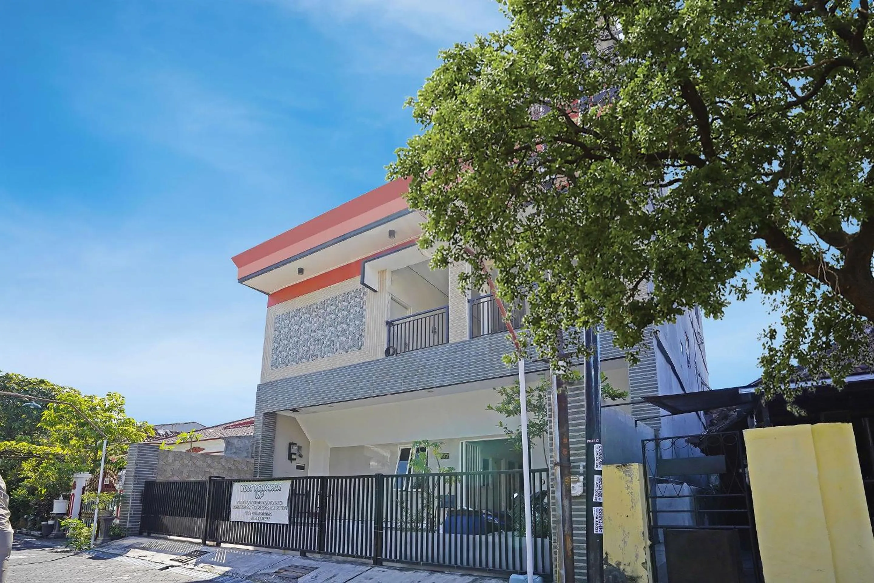 Facade/entrance in Hotel O Ruby Homestay Syariah