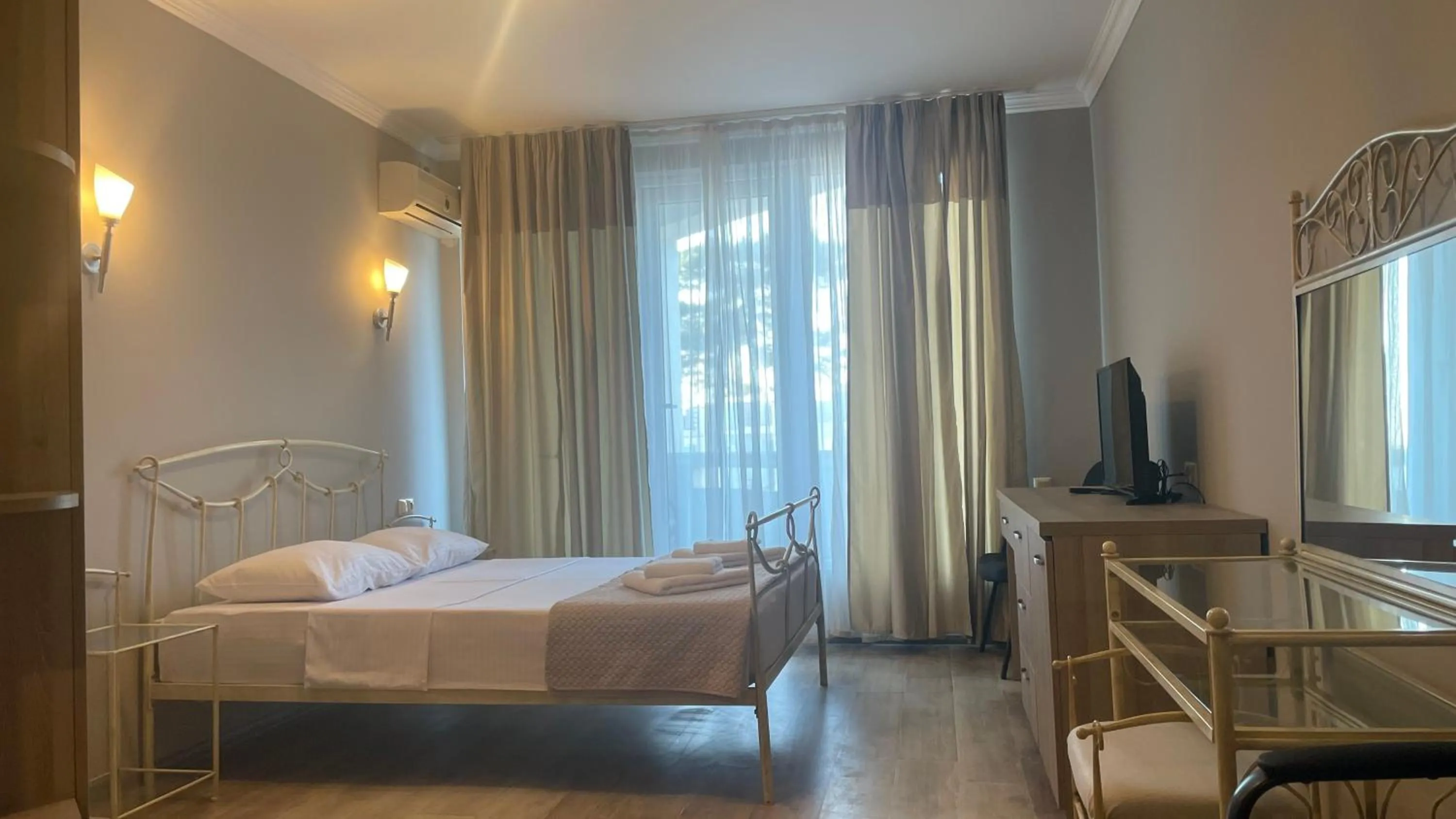 Photo of the whole room in Argo Hotel