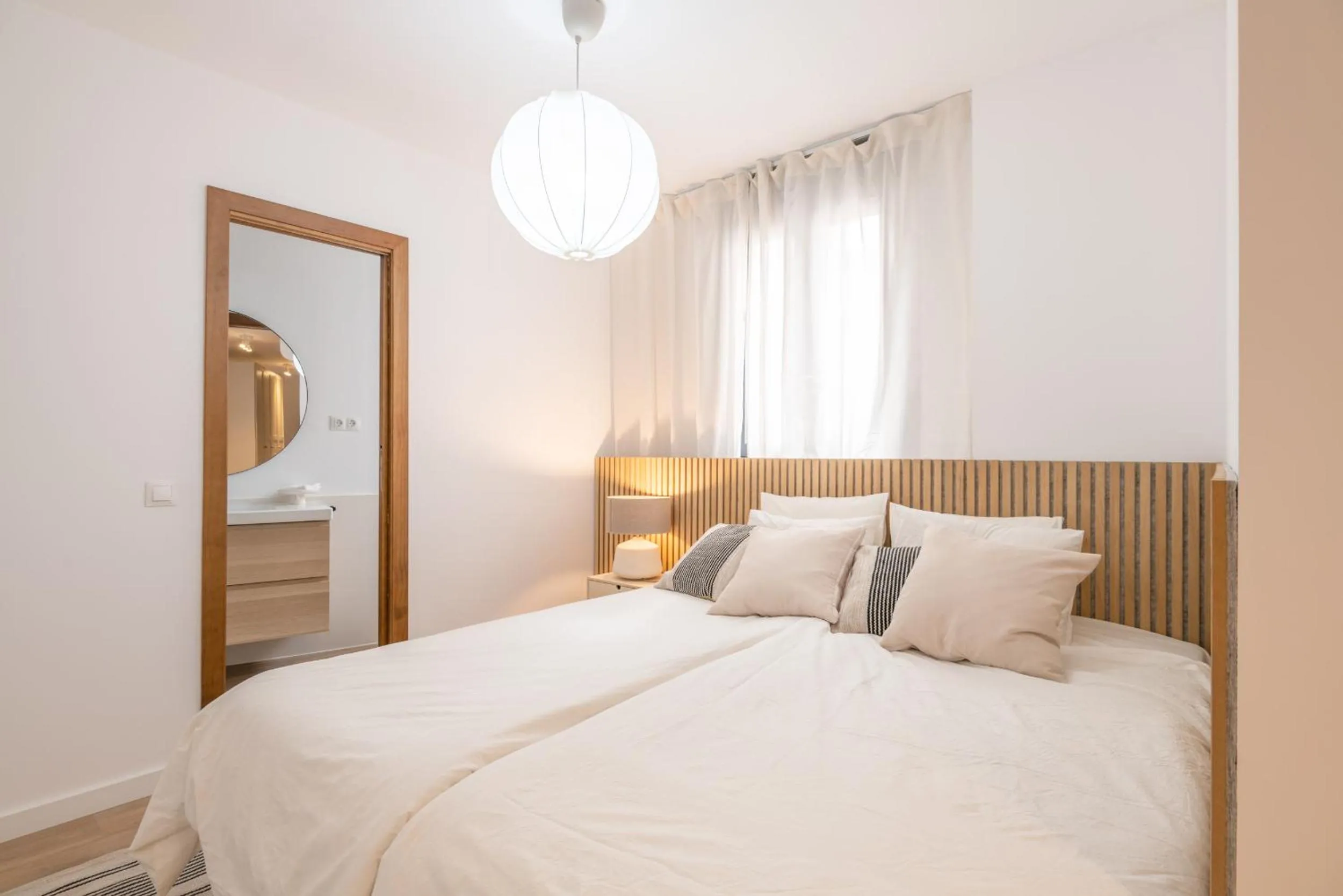 Bedroom, Bed in Malasaña 13, Nuevo apartamento 2 dormitorios, centro histórico, todos servicios, barrio tranquilo, MS