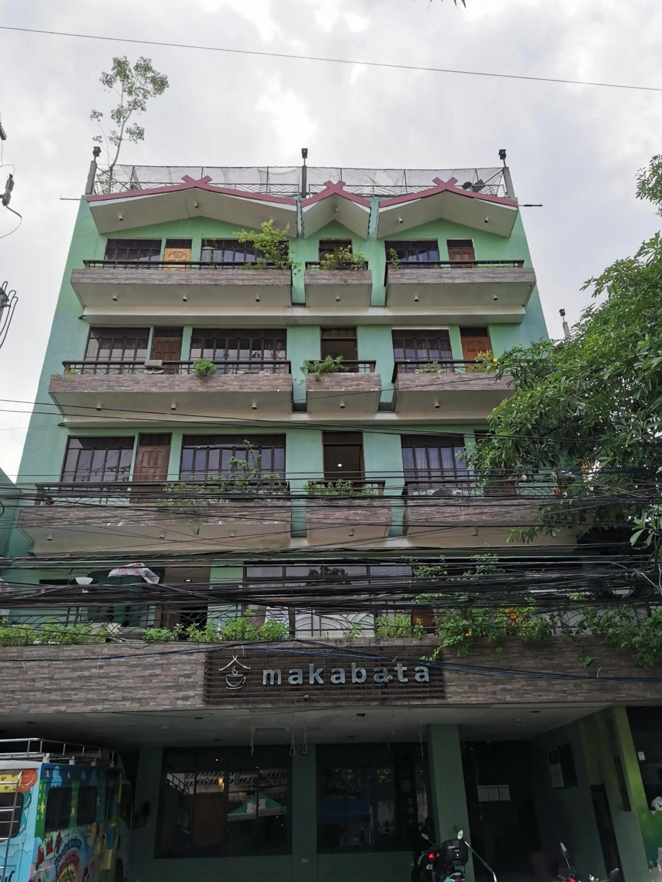 Property building in Makabata Guesthouse & Cafe