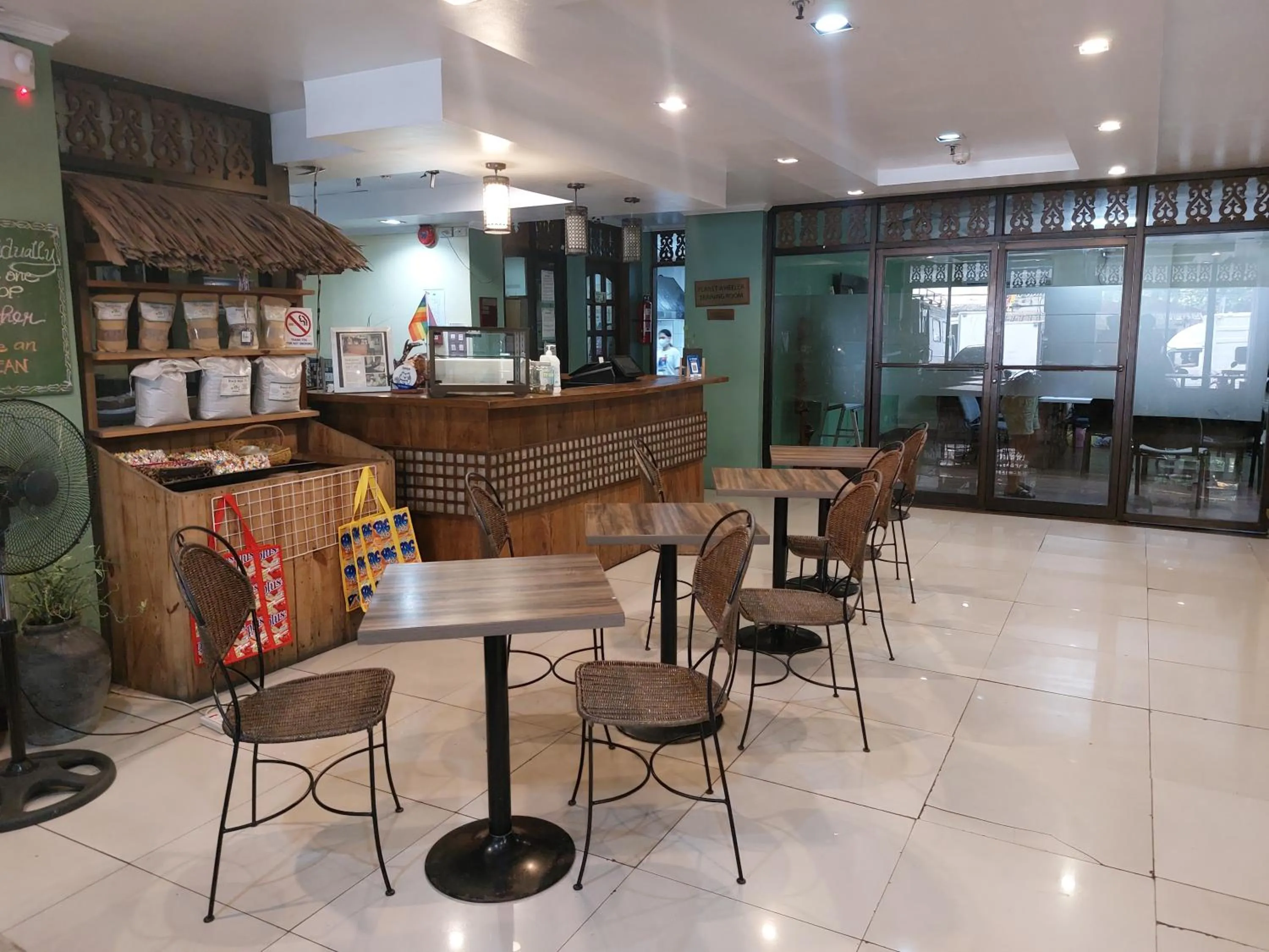 Lobby or reception in Makabata Guesthouse & Cafe