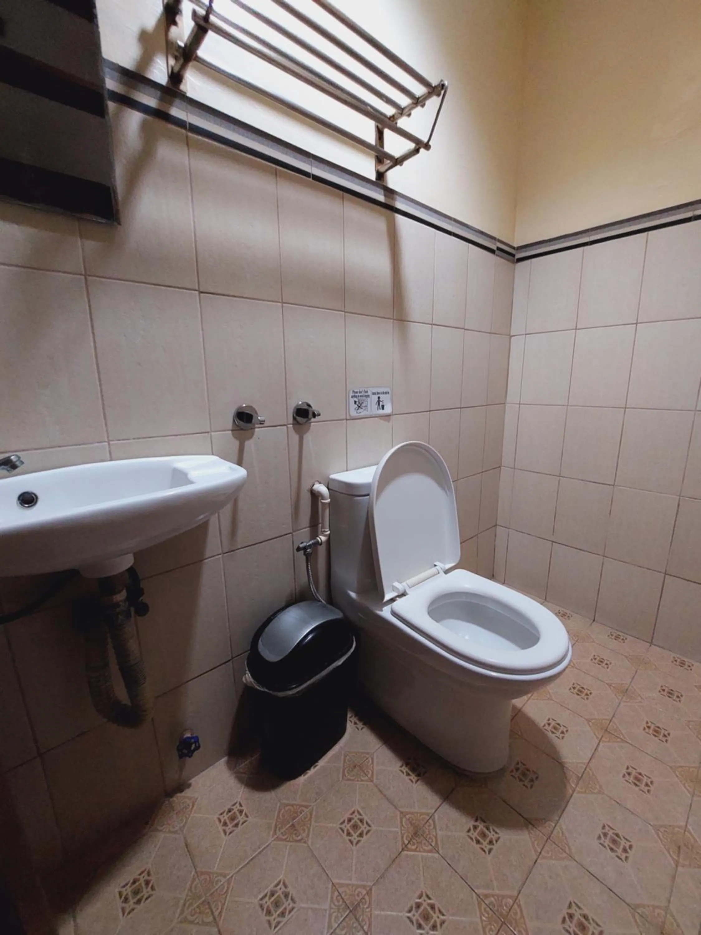 Toilet in Makabata Guesthouse & Cafe