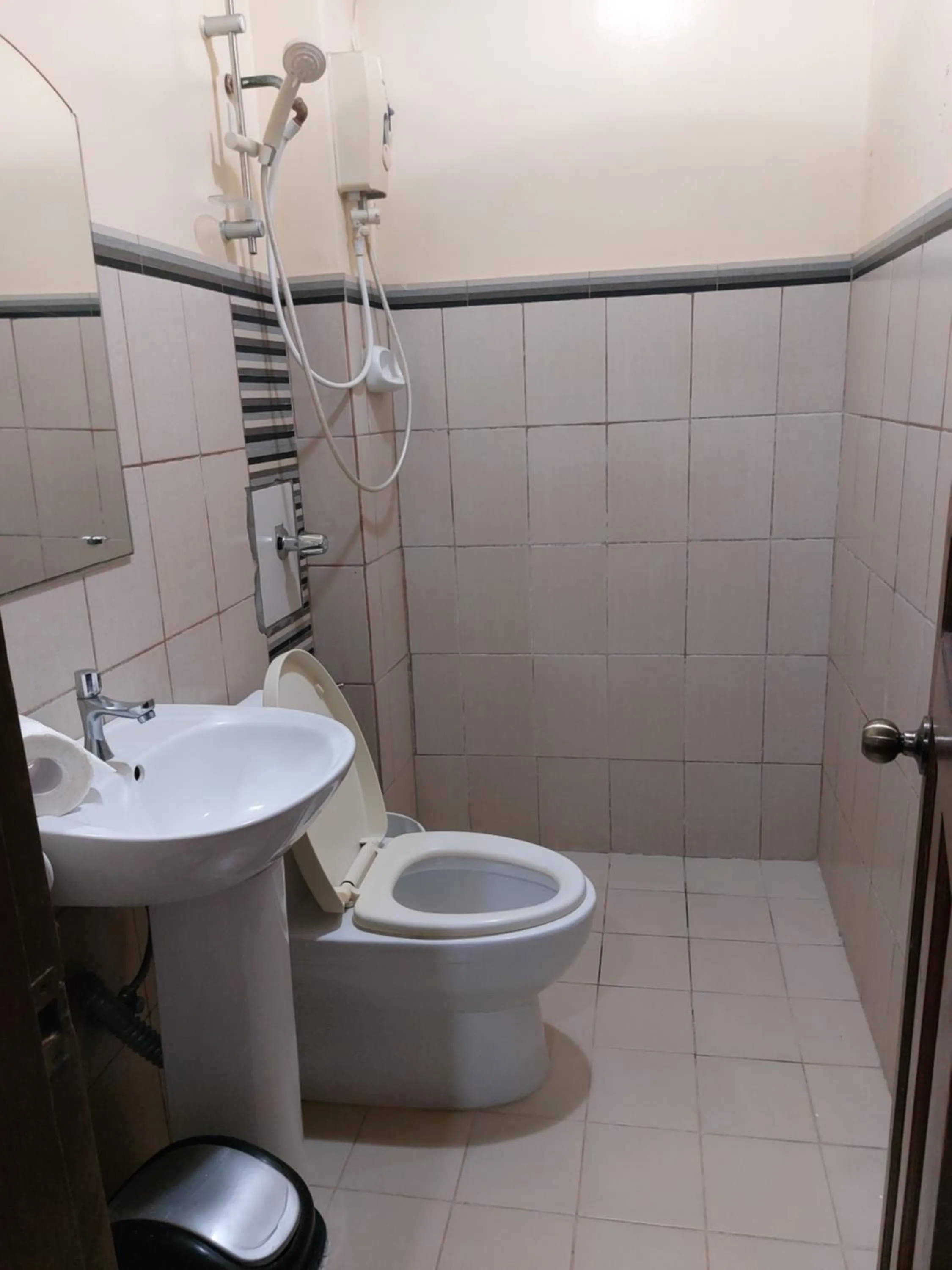 Toilet in Makabata Guesthouse & Cafe