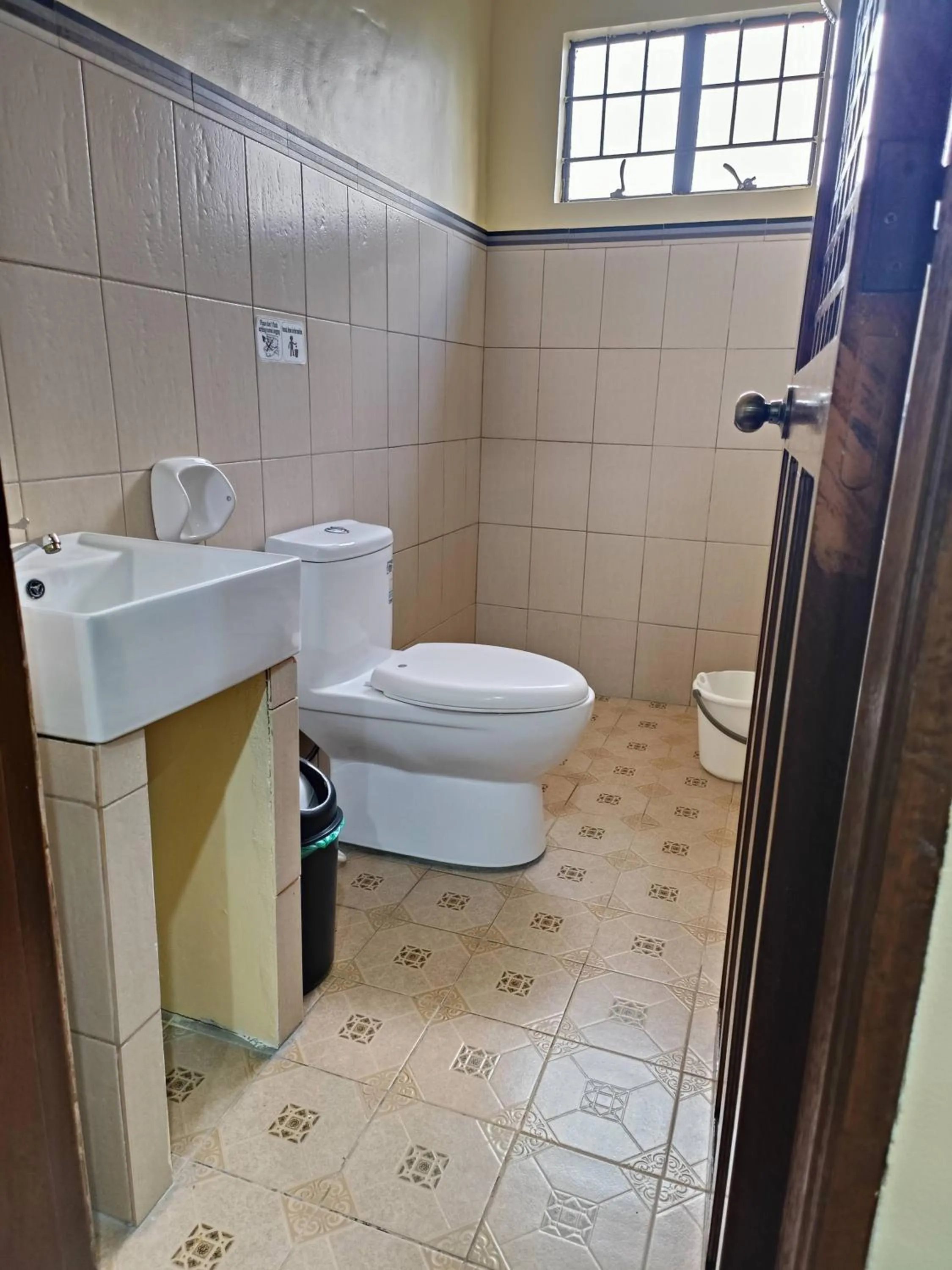 Makabata Guesthouse & Cafe