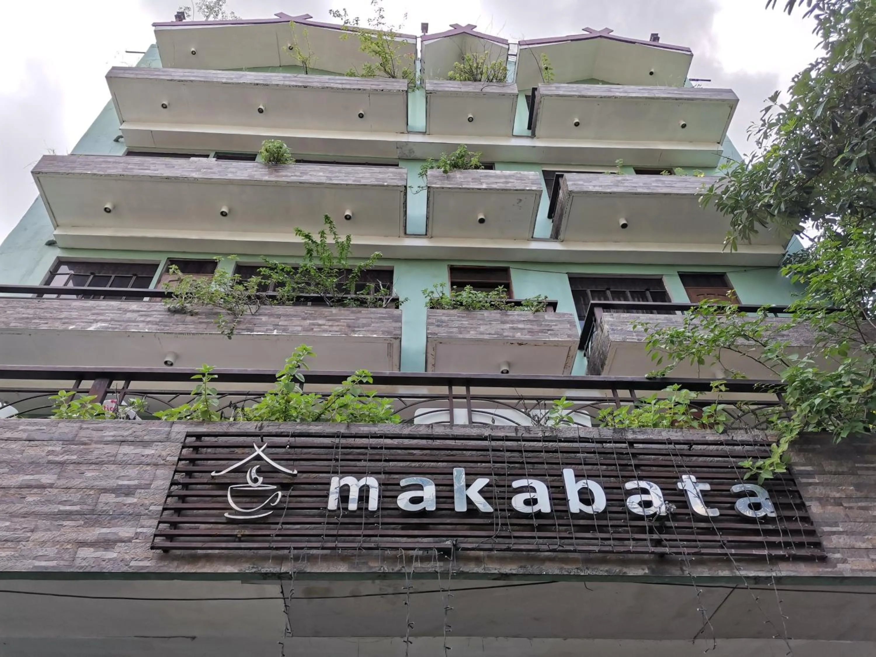 Property building in Makabata Guesthouse & Cafe