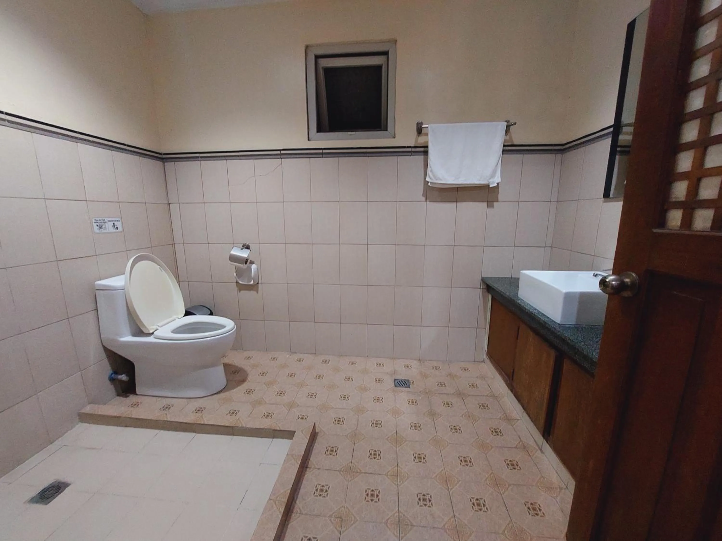 Toilet in Makabata Guesthouse & Cafe