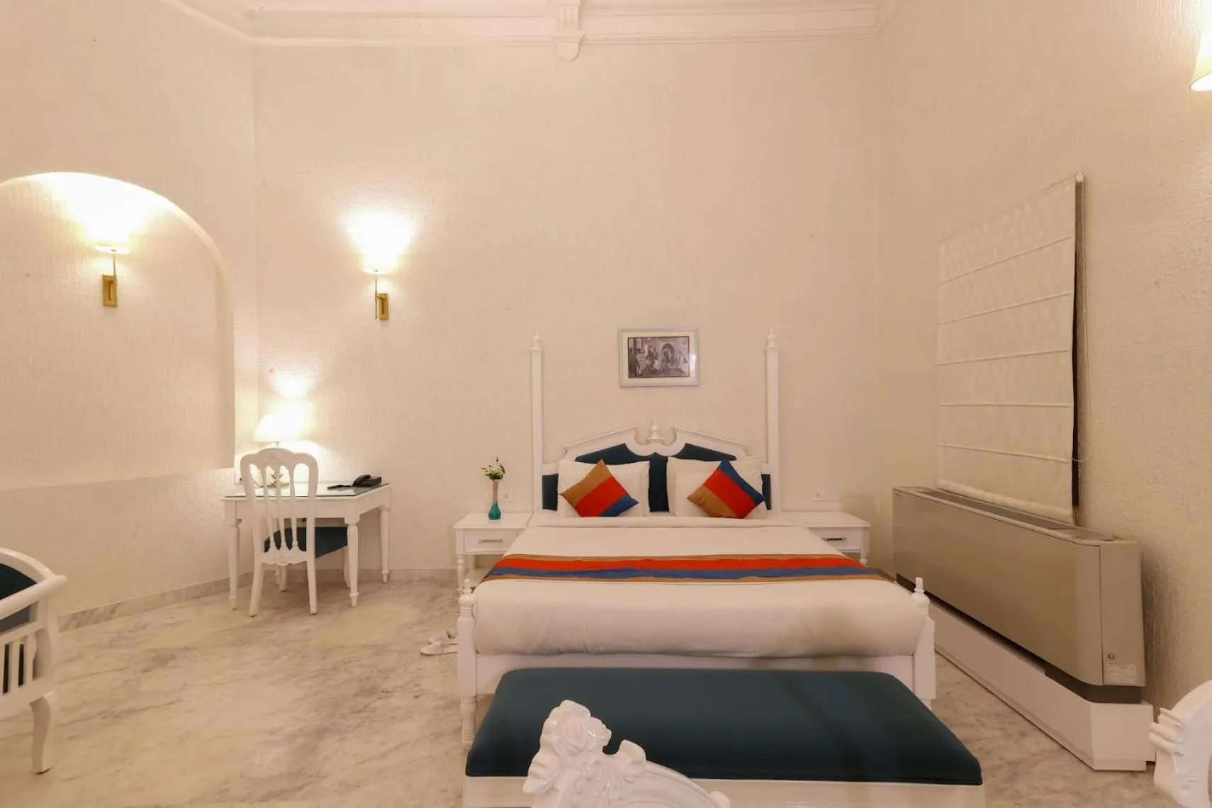 Family, Bed in Saroja Heritage, Varanasi