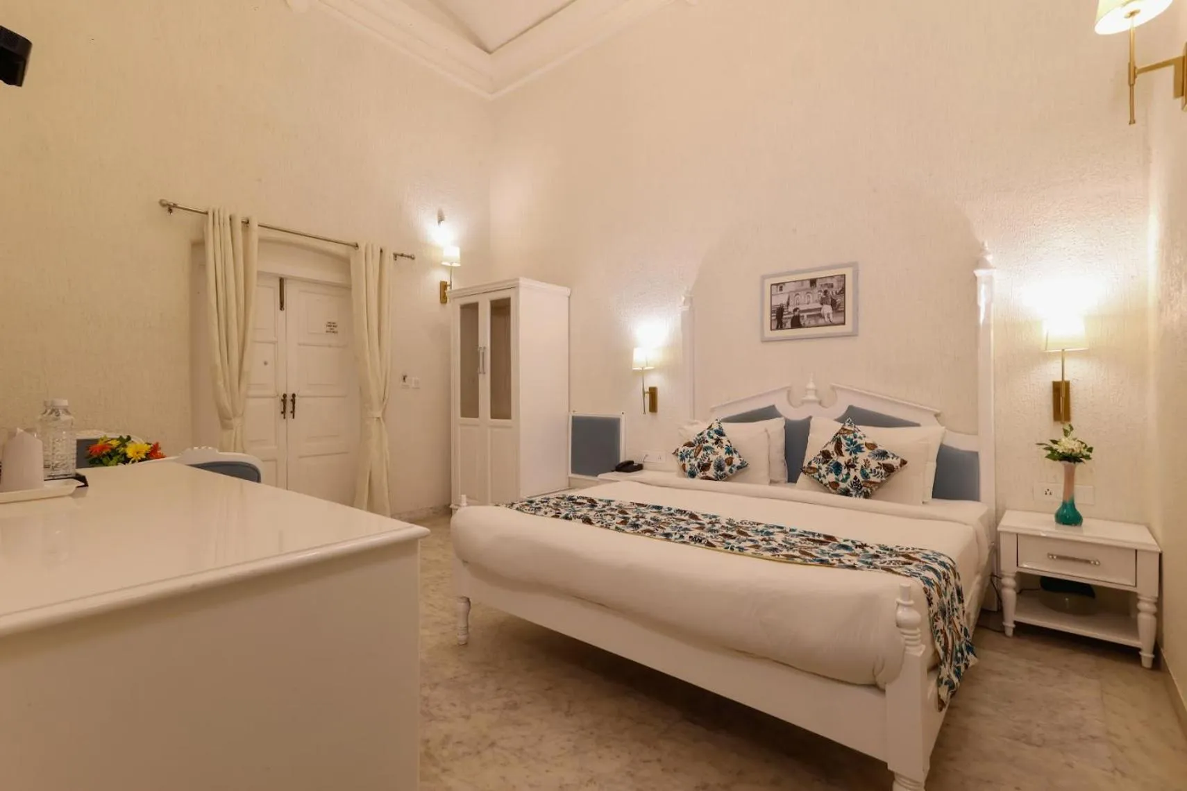 Photo of the whole room, Bed in Saroja Heritage, Varanasi