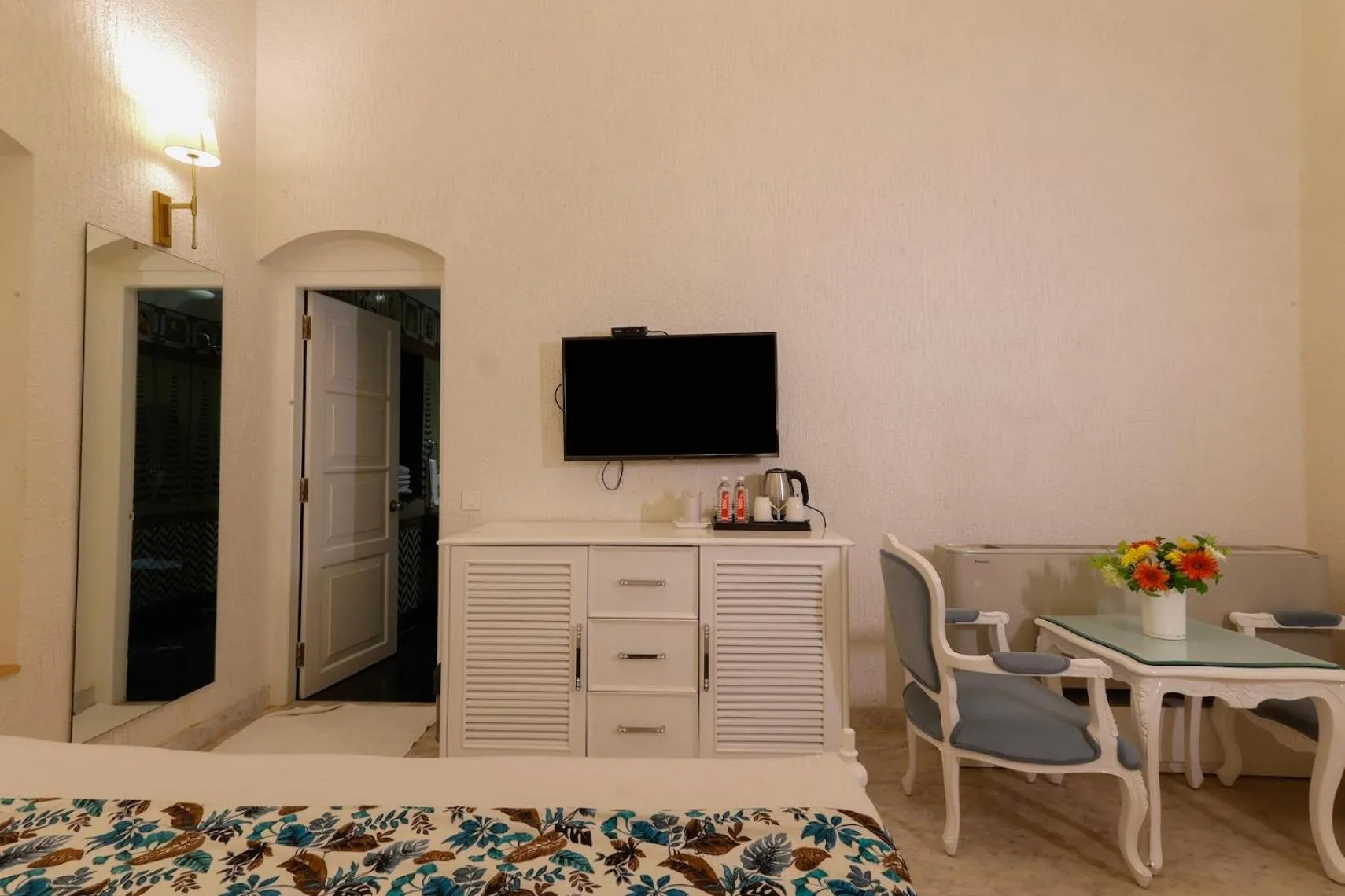 TV and multimedia in Saroja Heritage, Varanasi