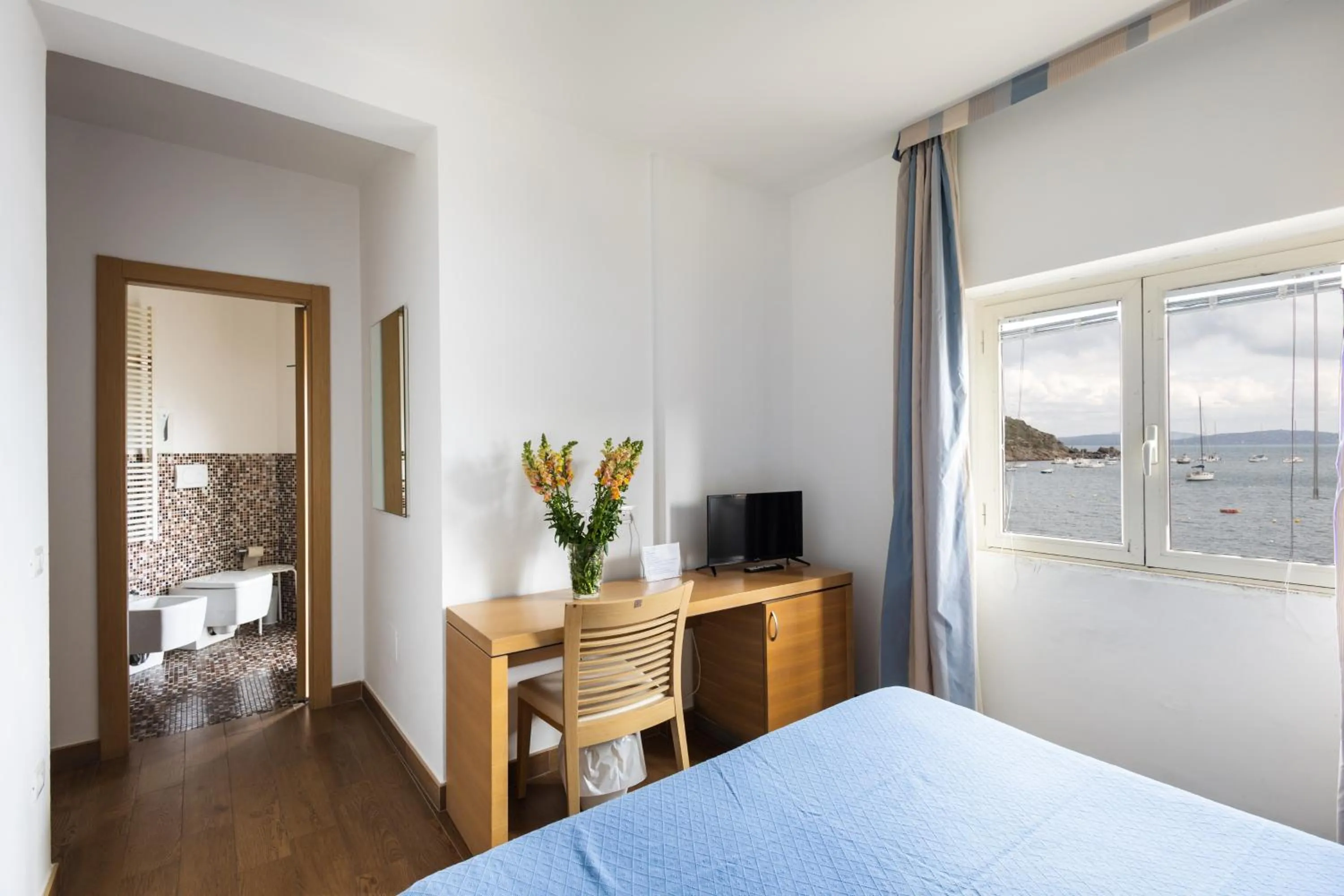 TV and multimedia, Bed in Bi Hotel