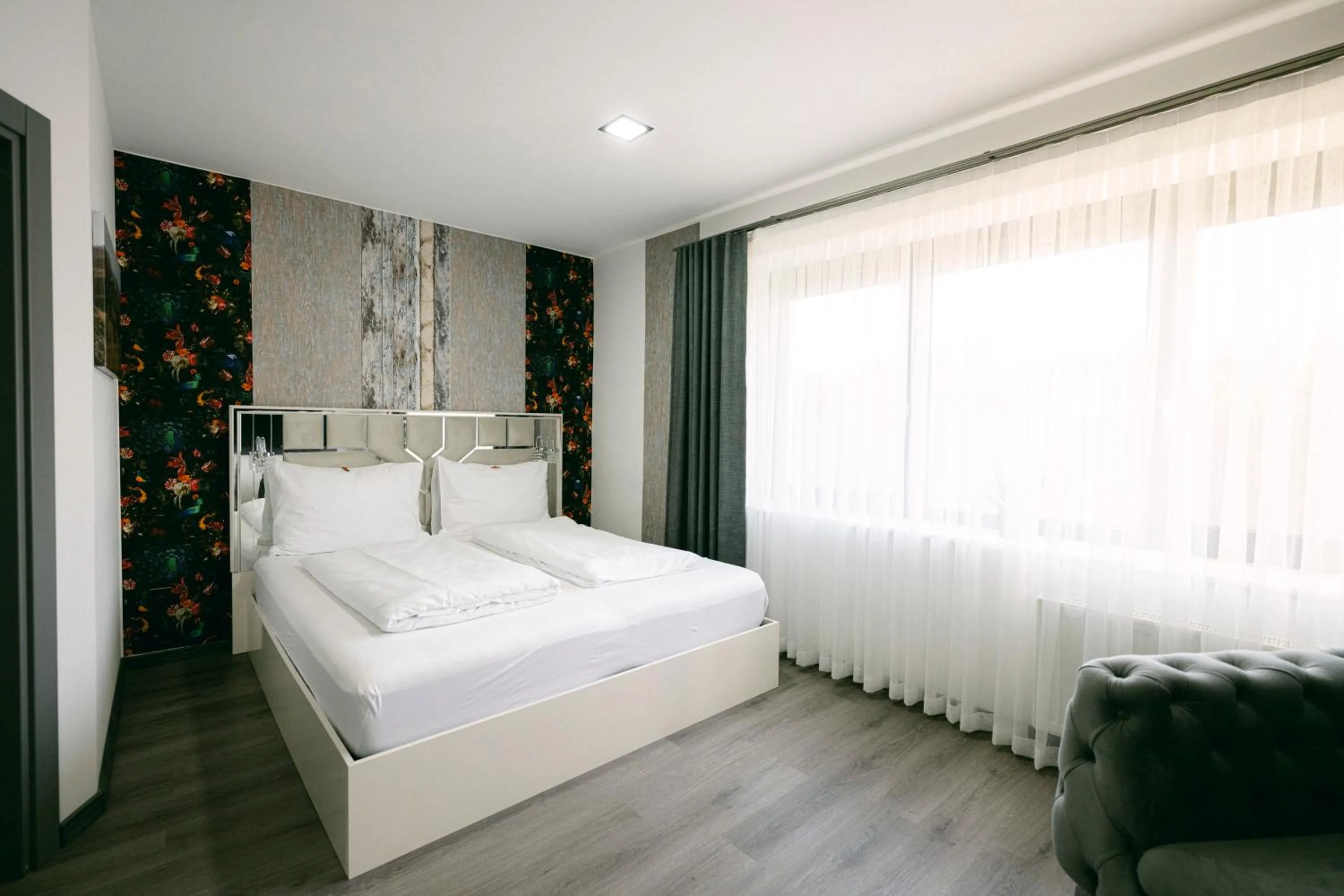 Bed in PARKHOTEL BRAUNAU - 24 Stunden Self Check-IN