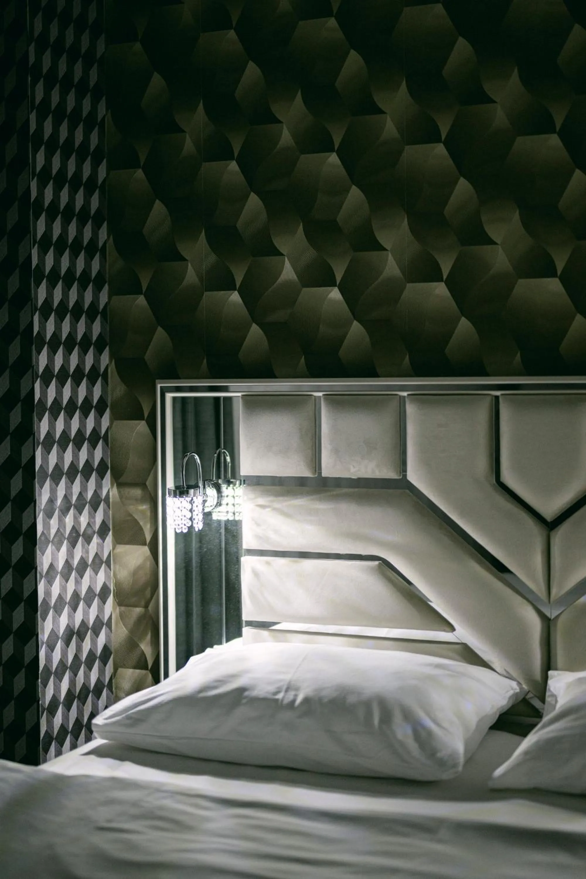 Bed in PARKHOTEL BRAUNAU - 24 Stunden Self Check-IN