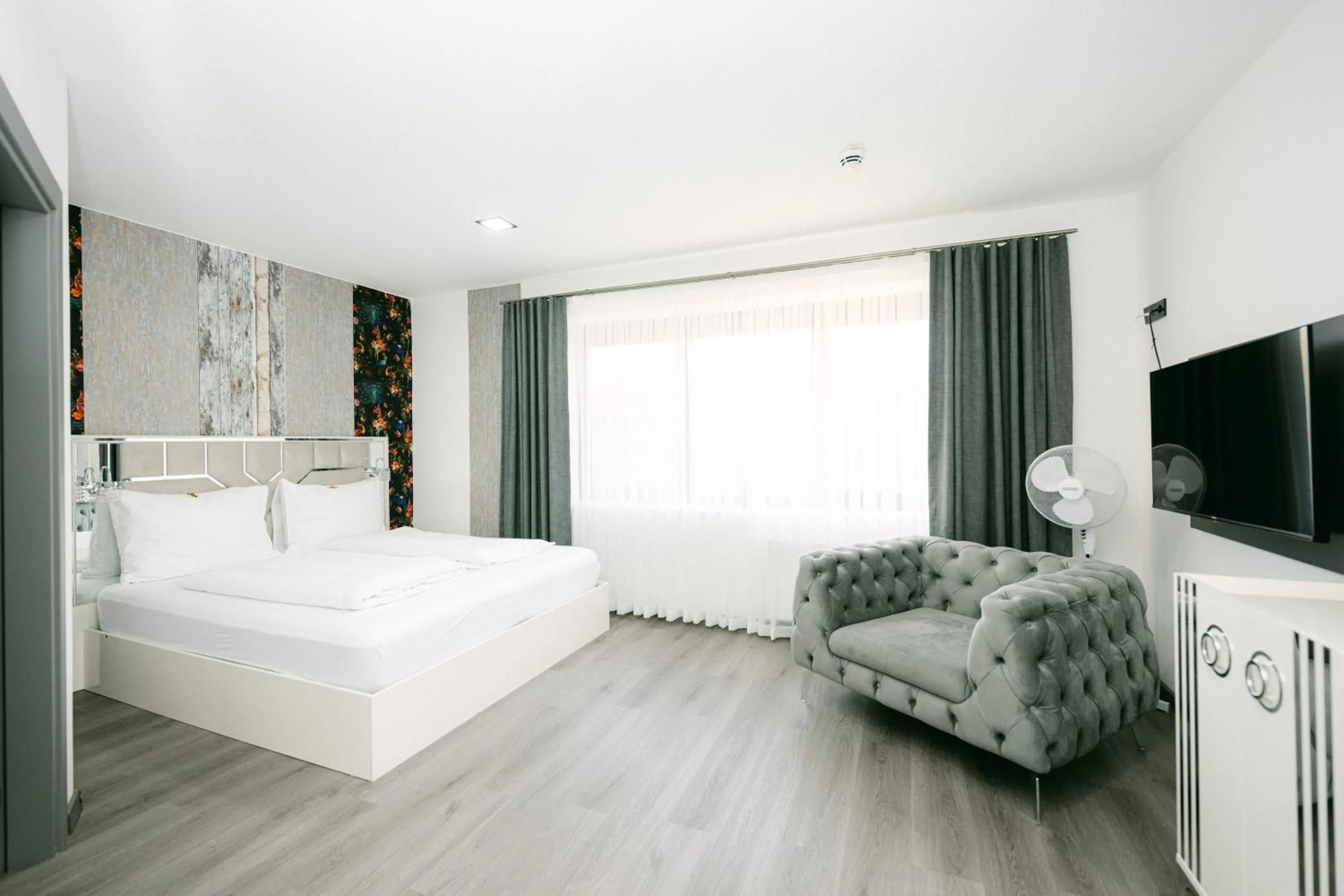 Bed in PARKHOTEL BRAUNAU - 24 Stunden Self Check-IN