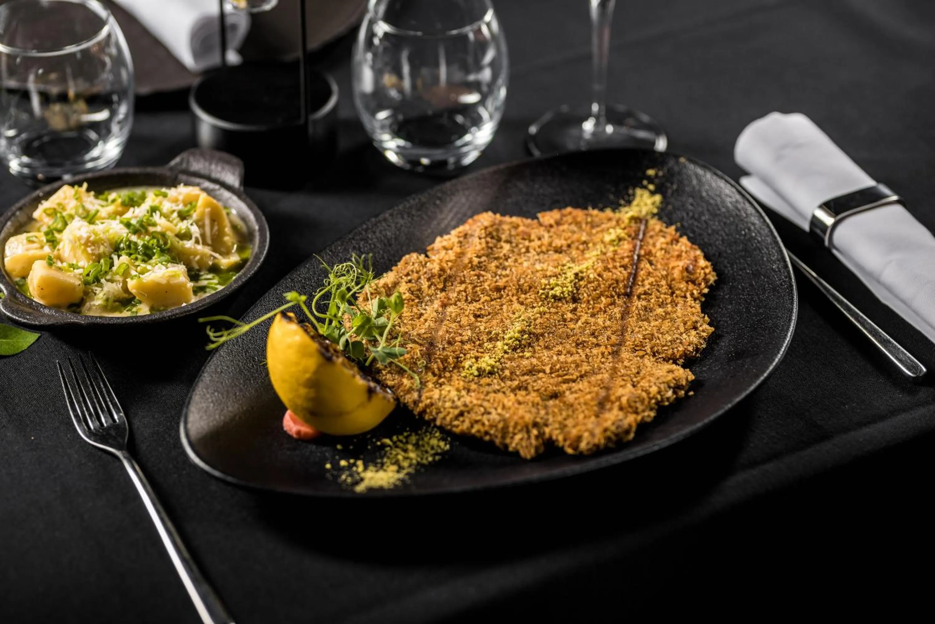 Food and drinks in B THE HOTEL