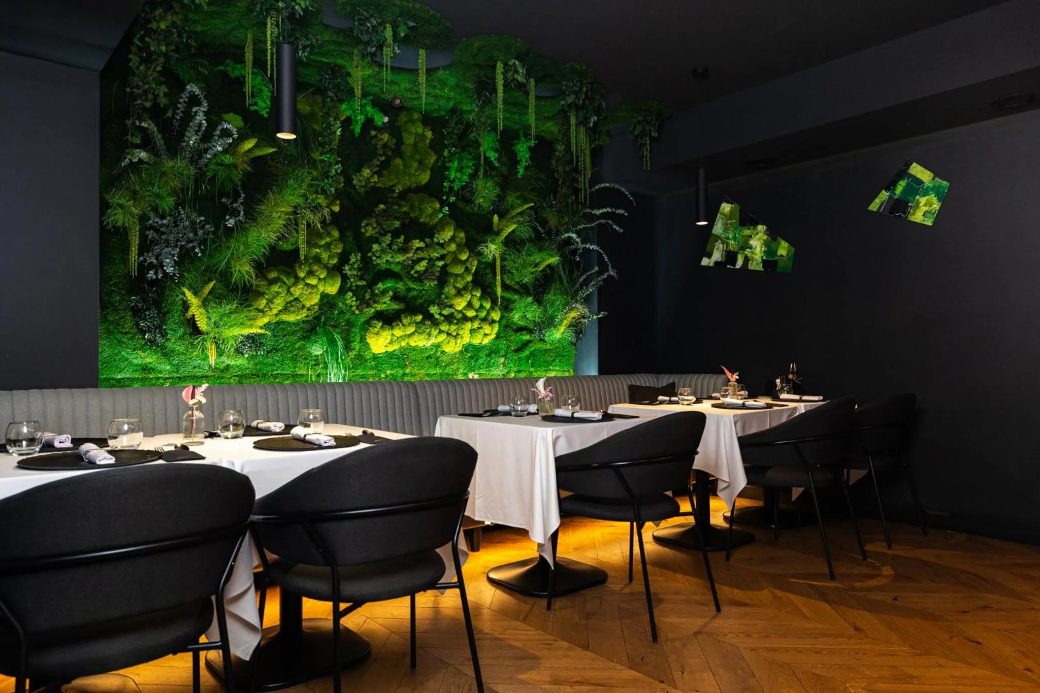 Restaurant/places to eat in B THE HOTEL