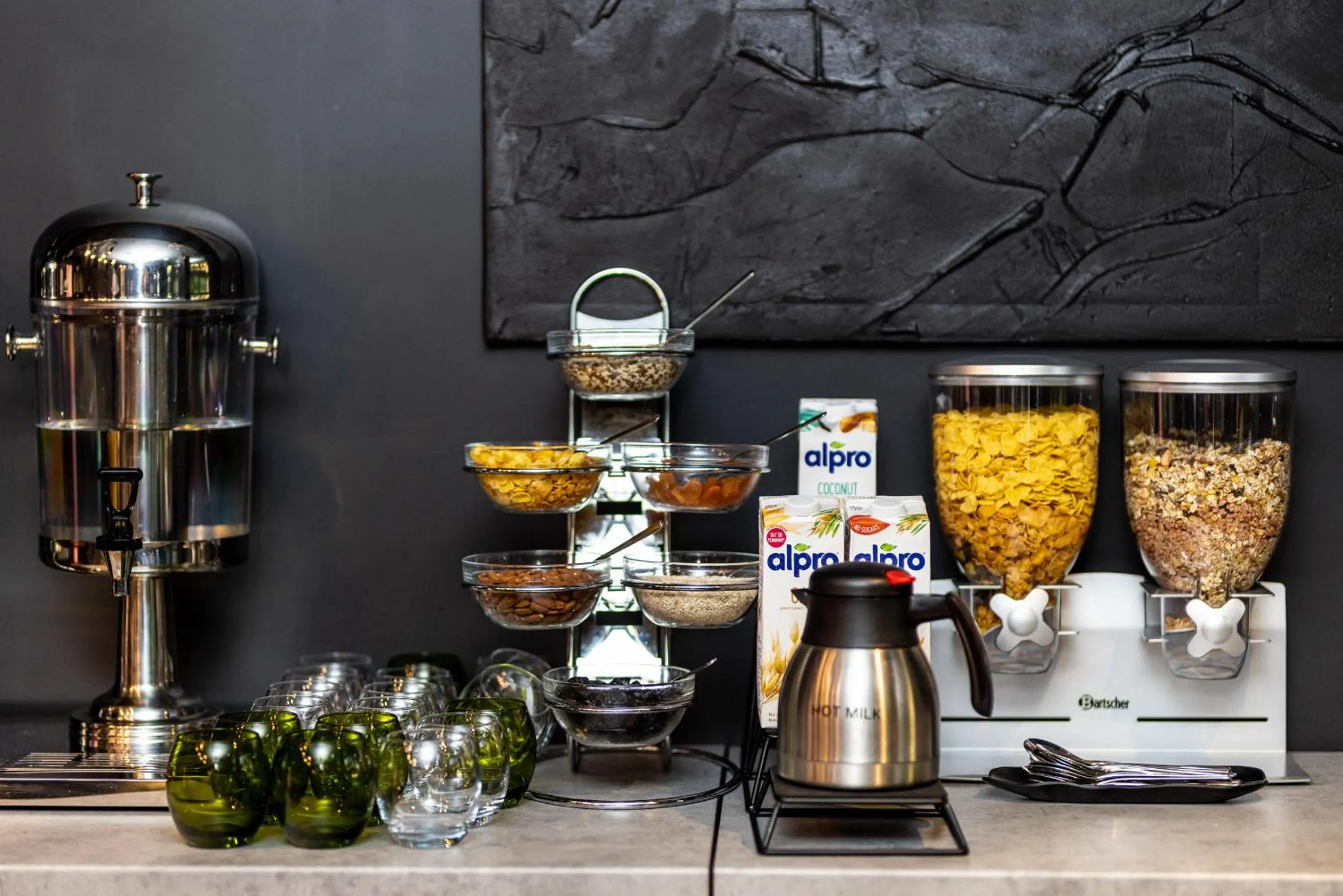 Food and drinks in B THE HOTEL