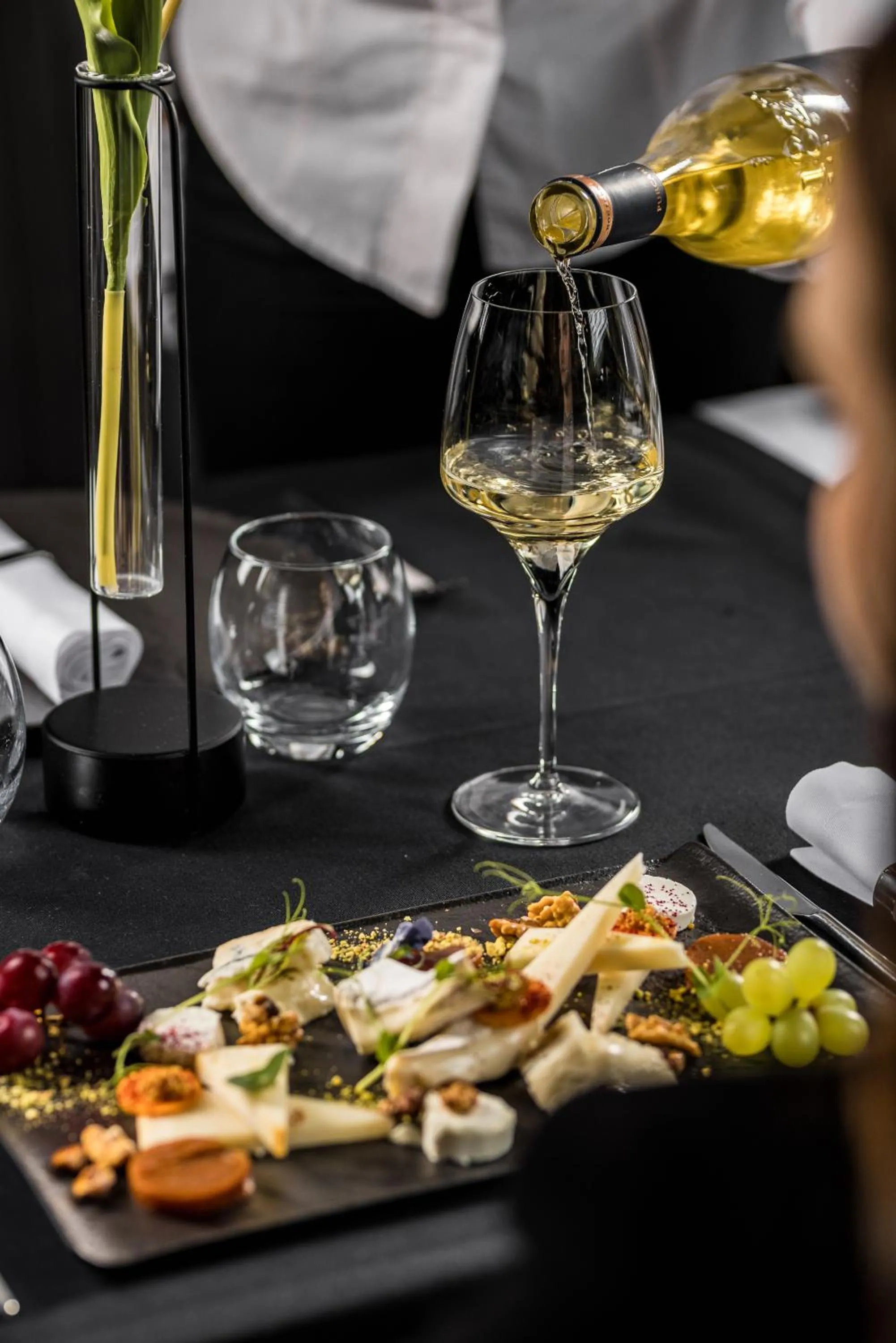 Food and drinks in B THE HOTEL